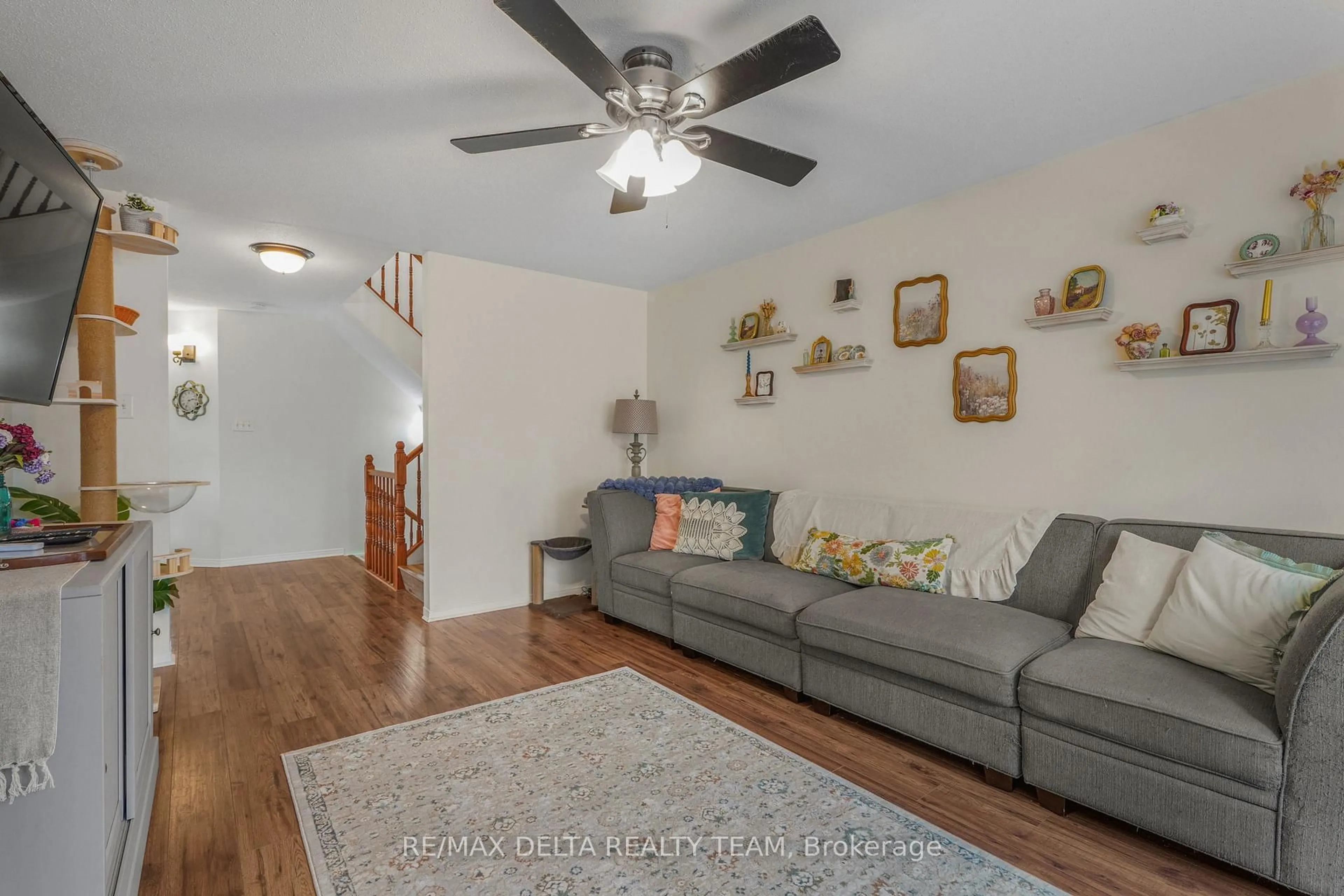 Living room with furniture, unknown for 540 Chardonnay Dr, Ottawa Ontario K4A 4J5