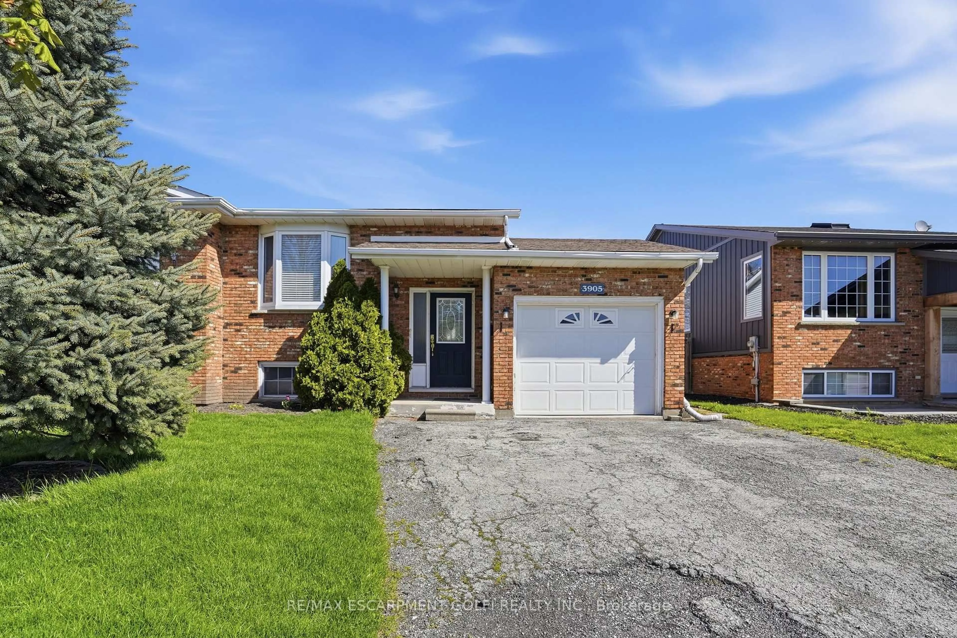 Home with brick exterior material, street for 3905 OLD ORCHARD Way, Lincoln Ontario L0R 2C0