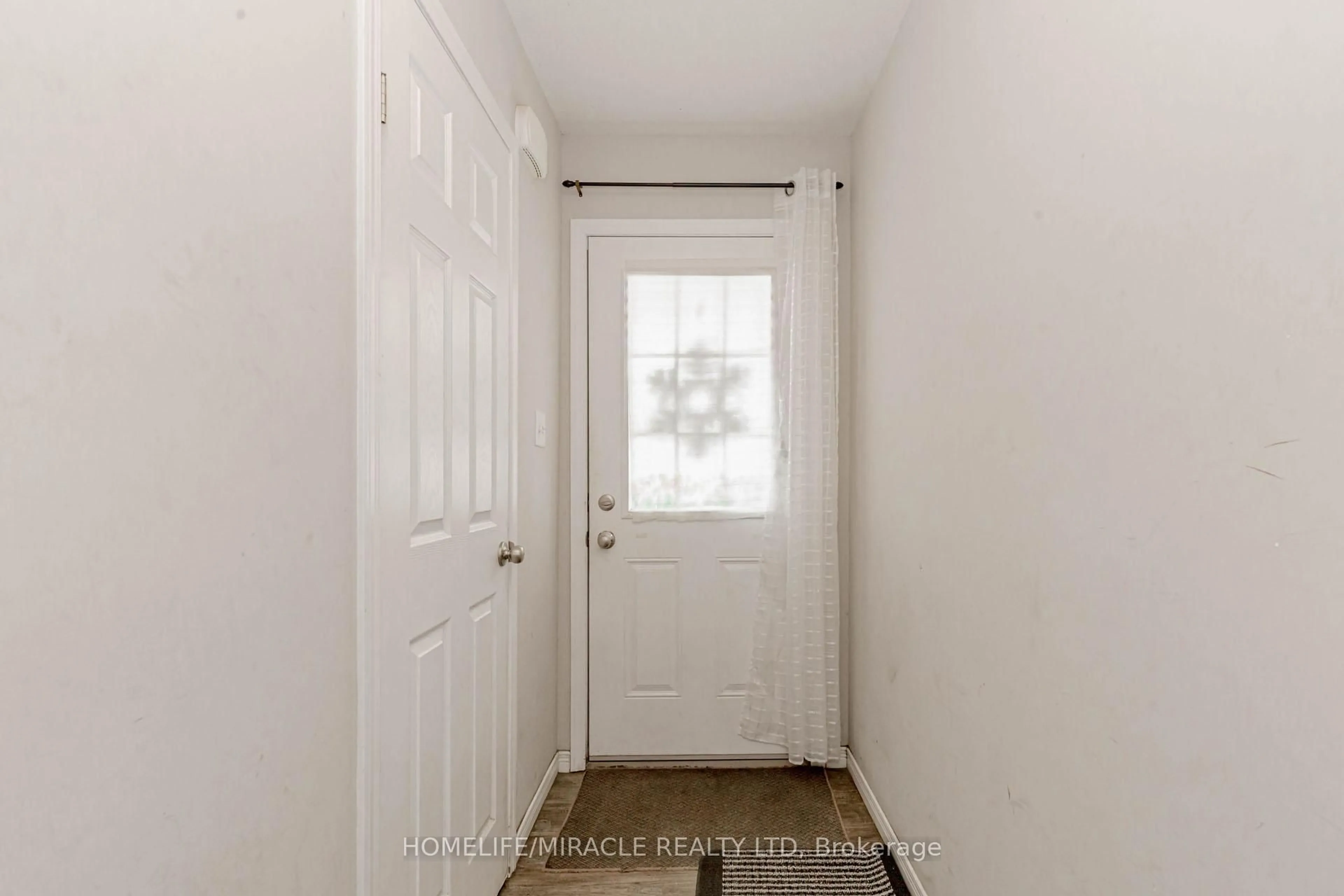 Indoor entryway for 50 PINNACLE Dr #55, Kitchener Ontario N2P 0H8