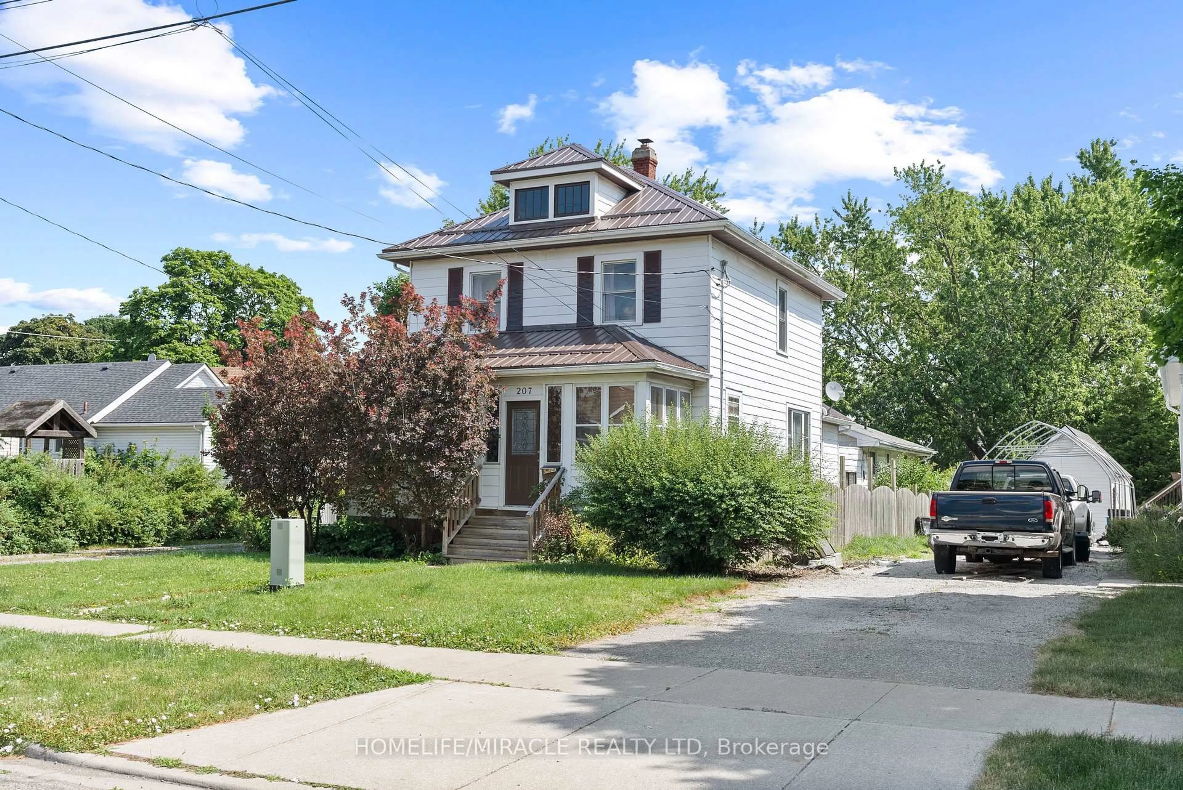 Home with vinyl exterior material, street for 207-209 Inshes Ave, Chatham-Kent Ontario N7M 2Z5