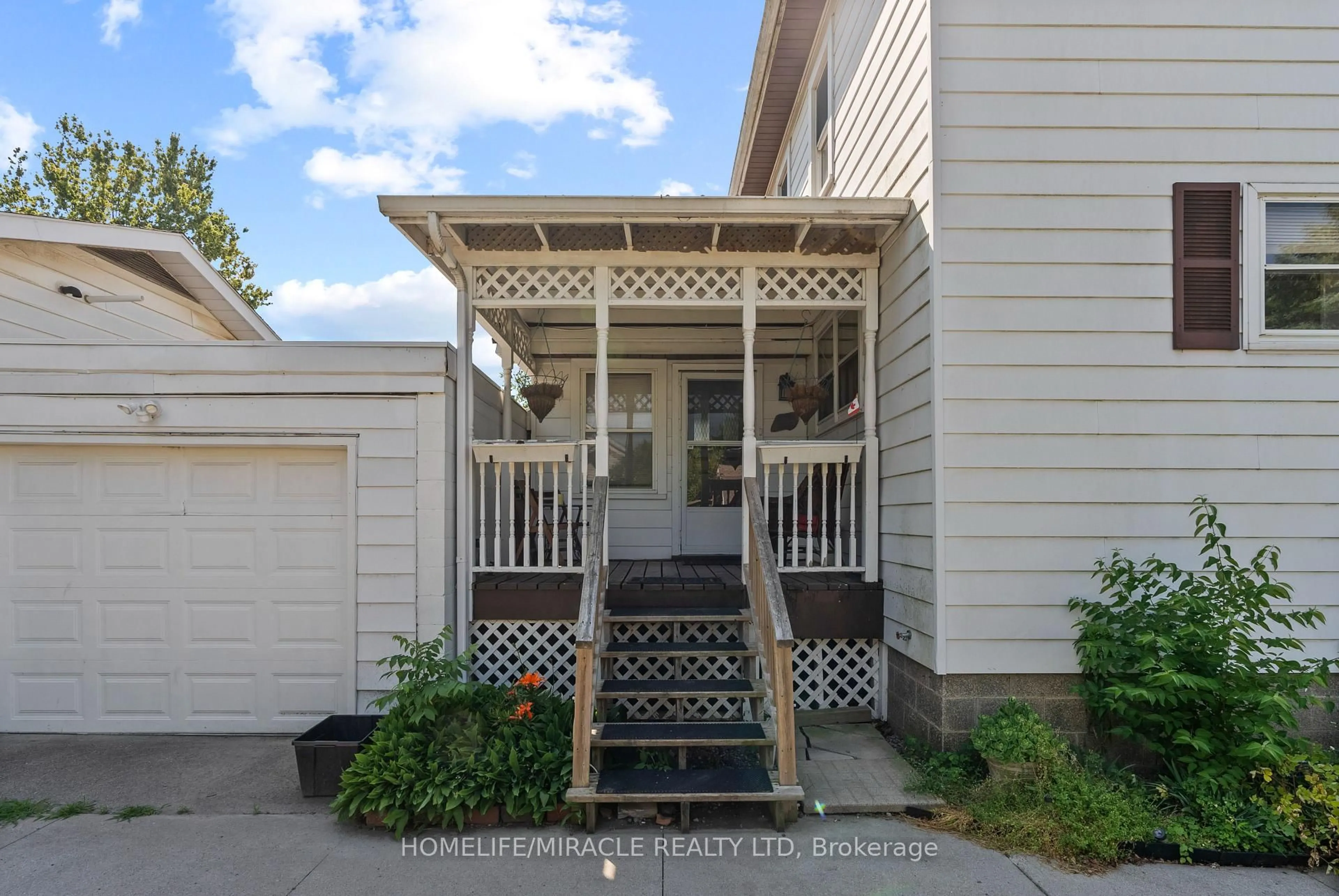 Unknown for 207-209 Inshes Ave, Chatham-Kent Ontario N7M 2Z5