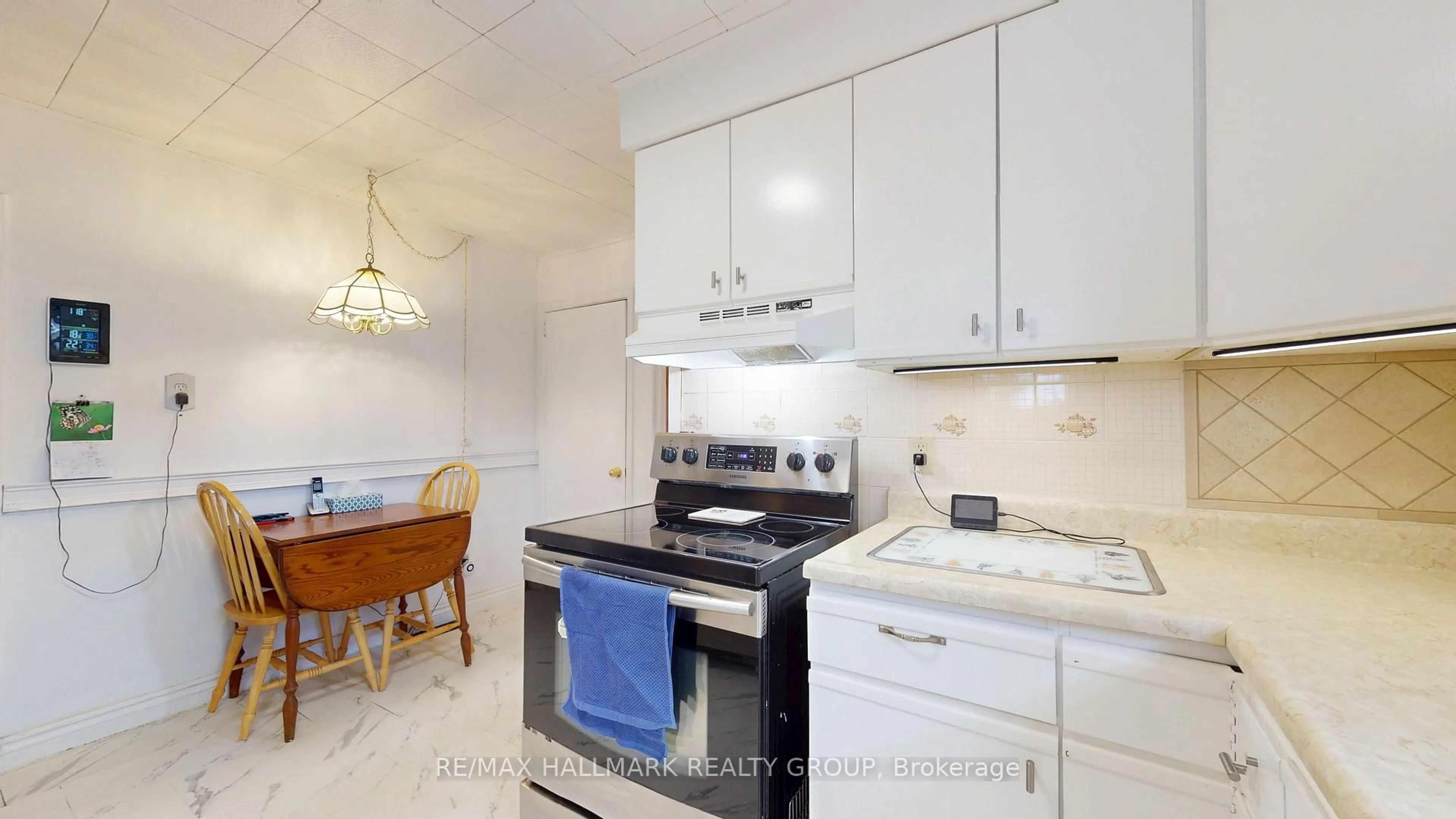 Standard kitchen, ceramic/tile floor for 20 Crawford St, Brockville Ontario K6V 1S3