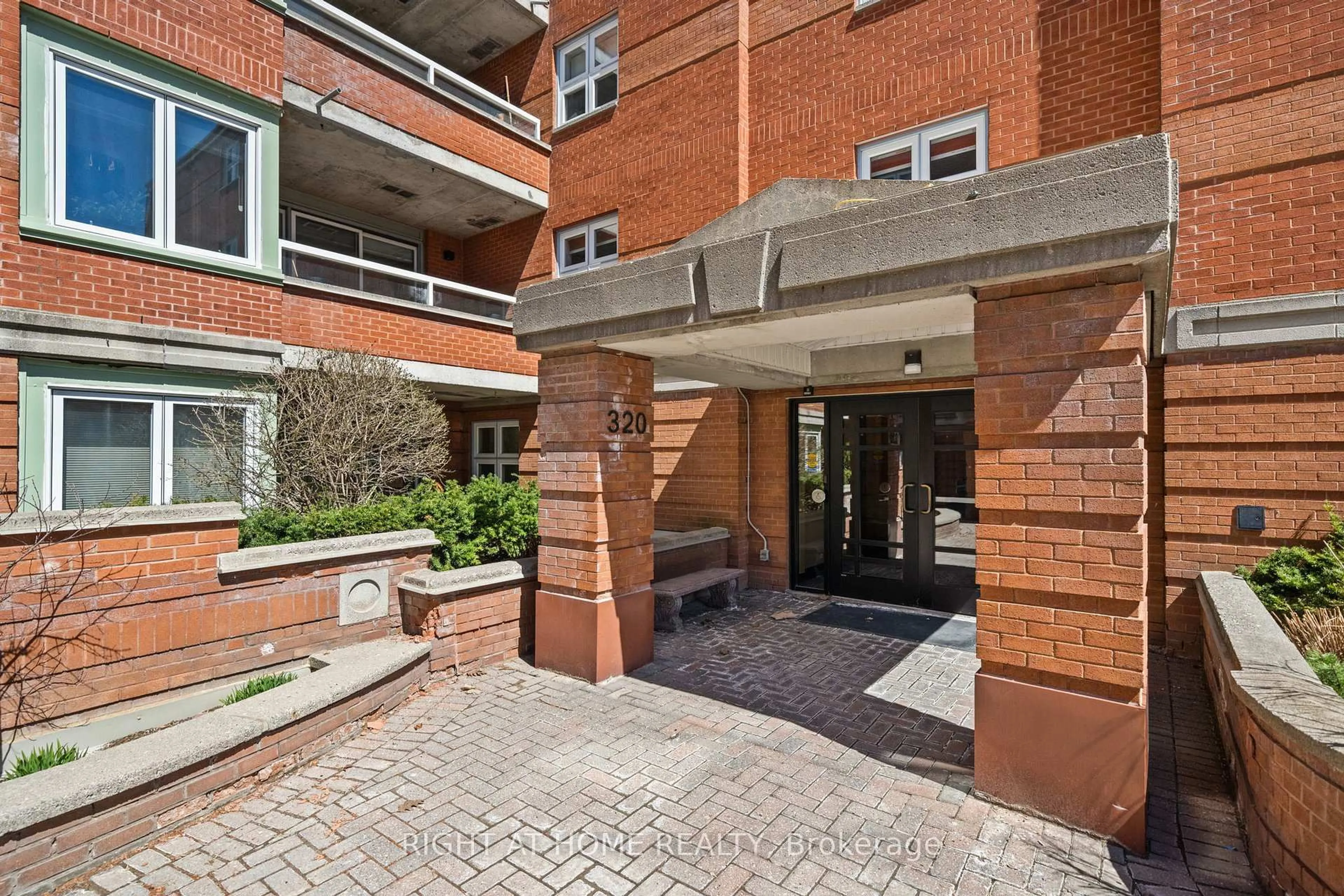 Unknown for 320 Crichton St #301, Ottawa Ontario K1M 1W5