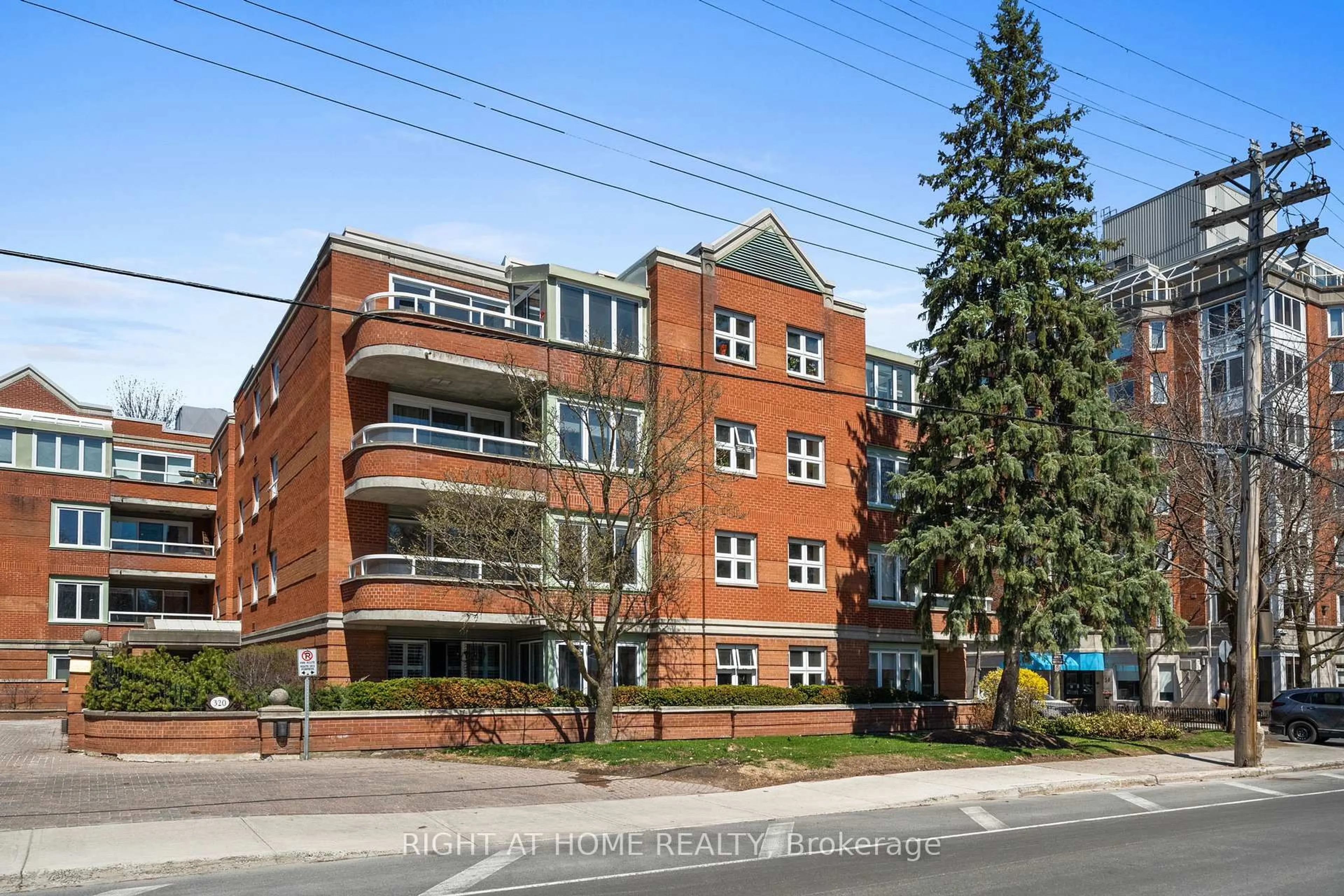 Home with brick exterior material, building for 320 Crichton St #301, Ottawa Ontario K1M 1W5
