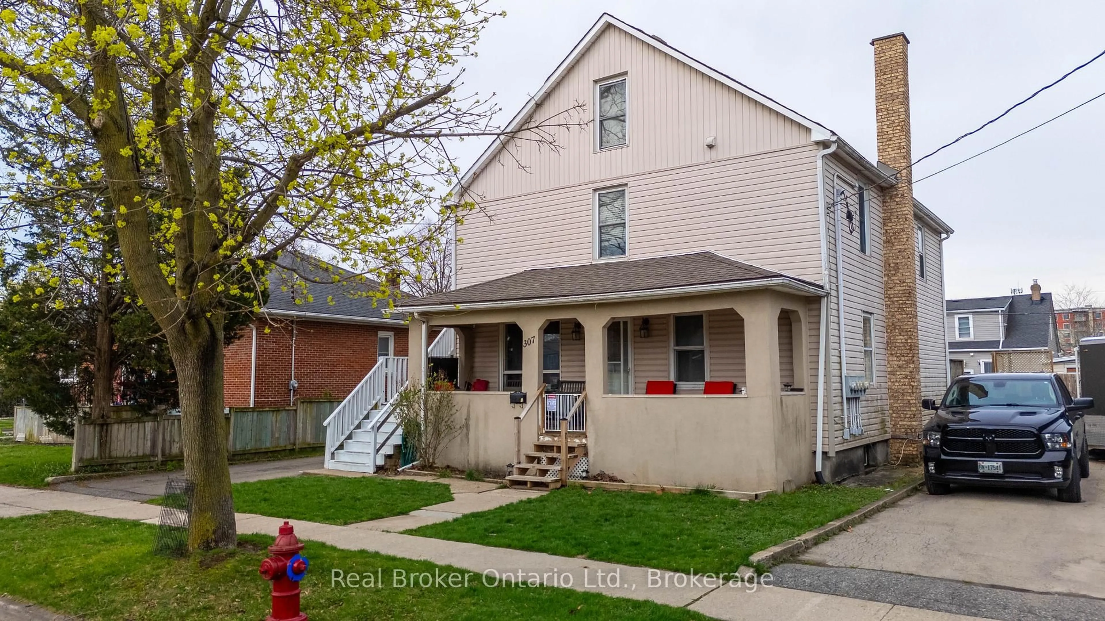 Home with brick exterior material, street for 307 Wallace Ave, Welland Ontario L3B 1R8
