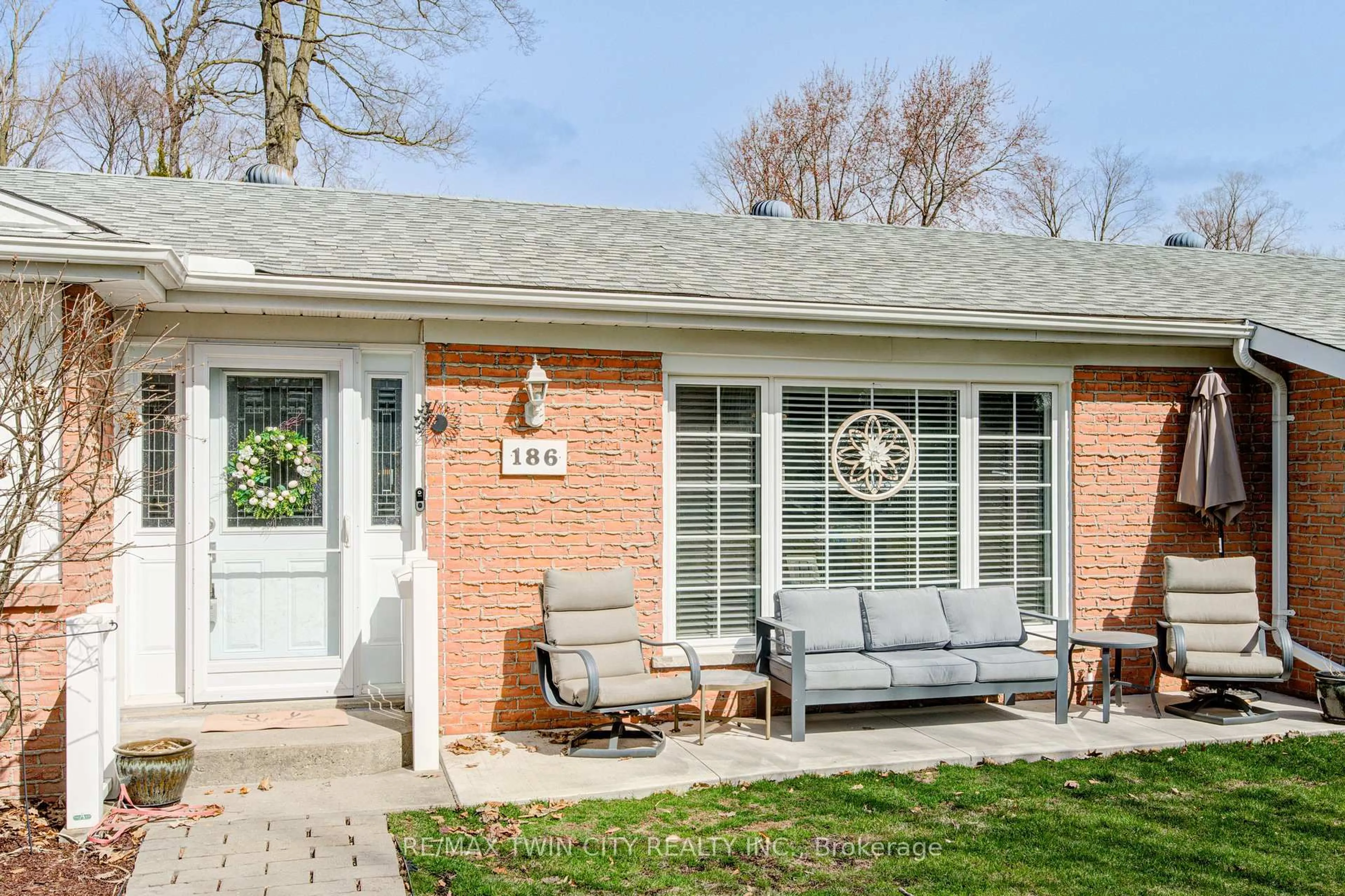 Home with brick exterior material, street for 186 Shuh Ave, Kitchener Ontario N2A 1H6