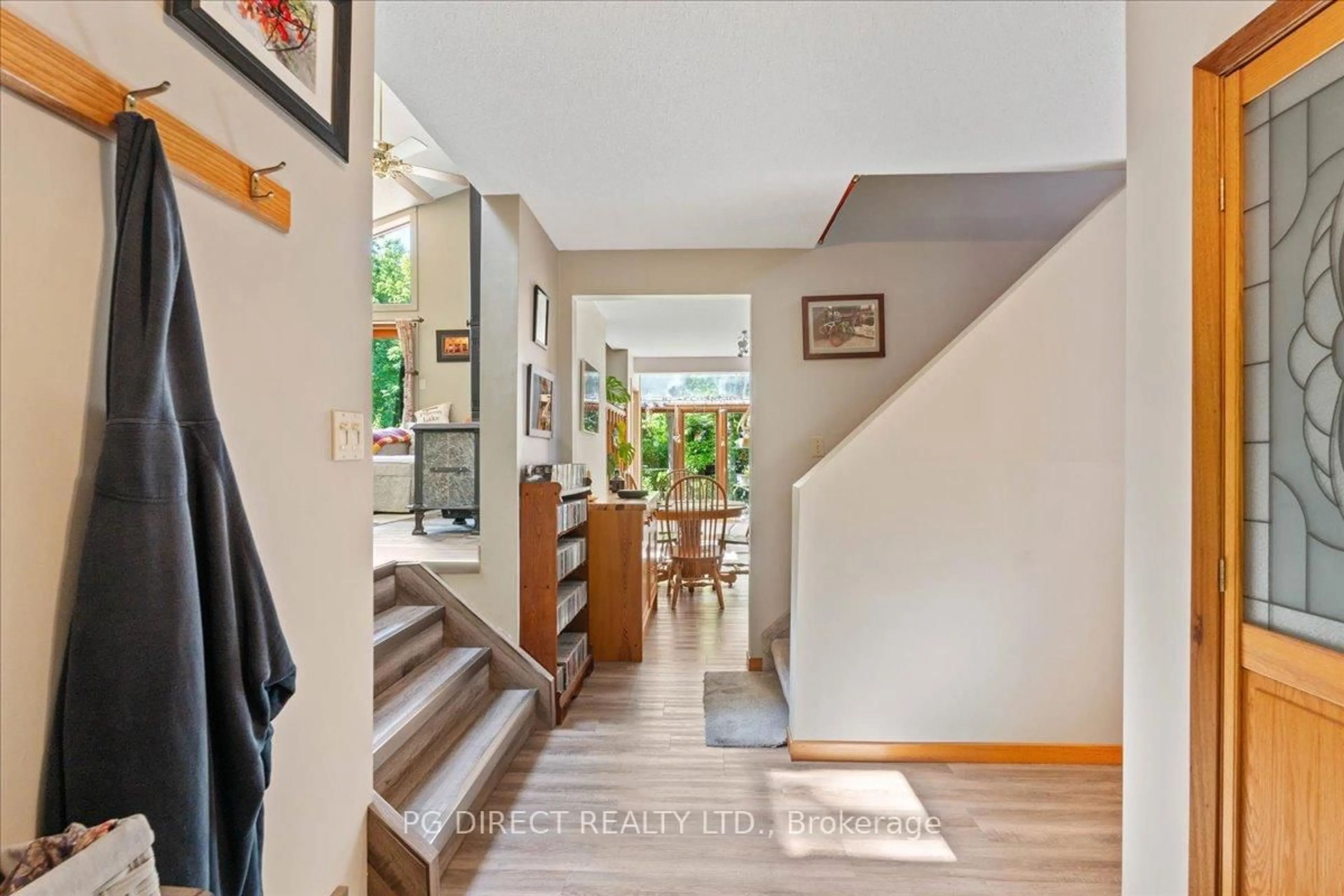 Indoor entryway for 15 Beech Terr, Trent Lakes Ontario K0L 1J0