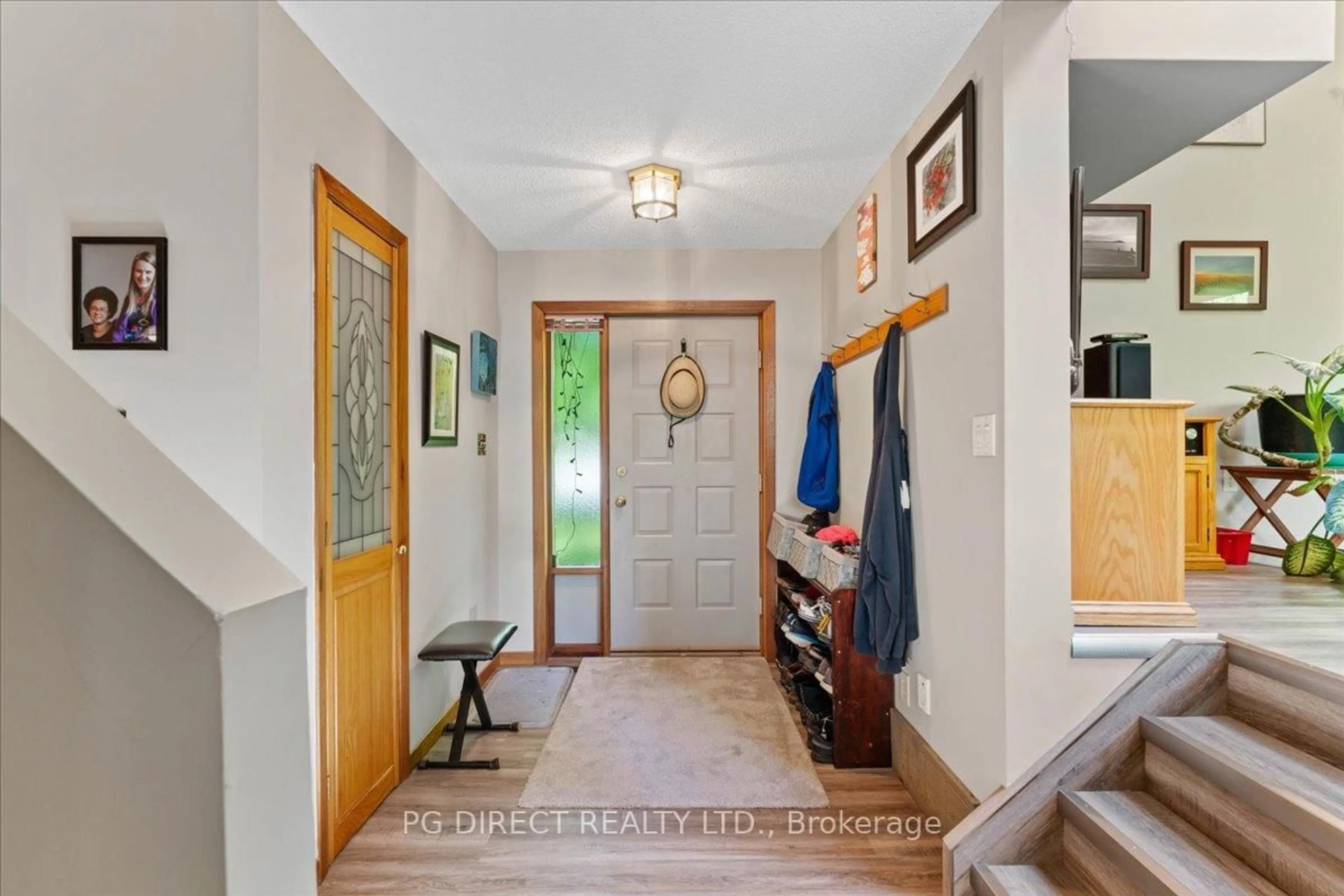 Indoor entryway for 15 Beech Terr, Trent Lakes Ontario K0L 1J0