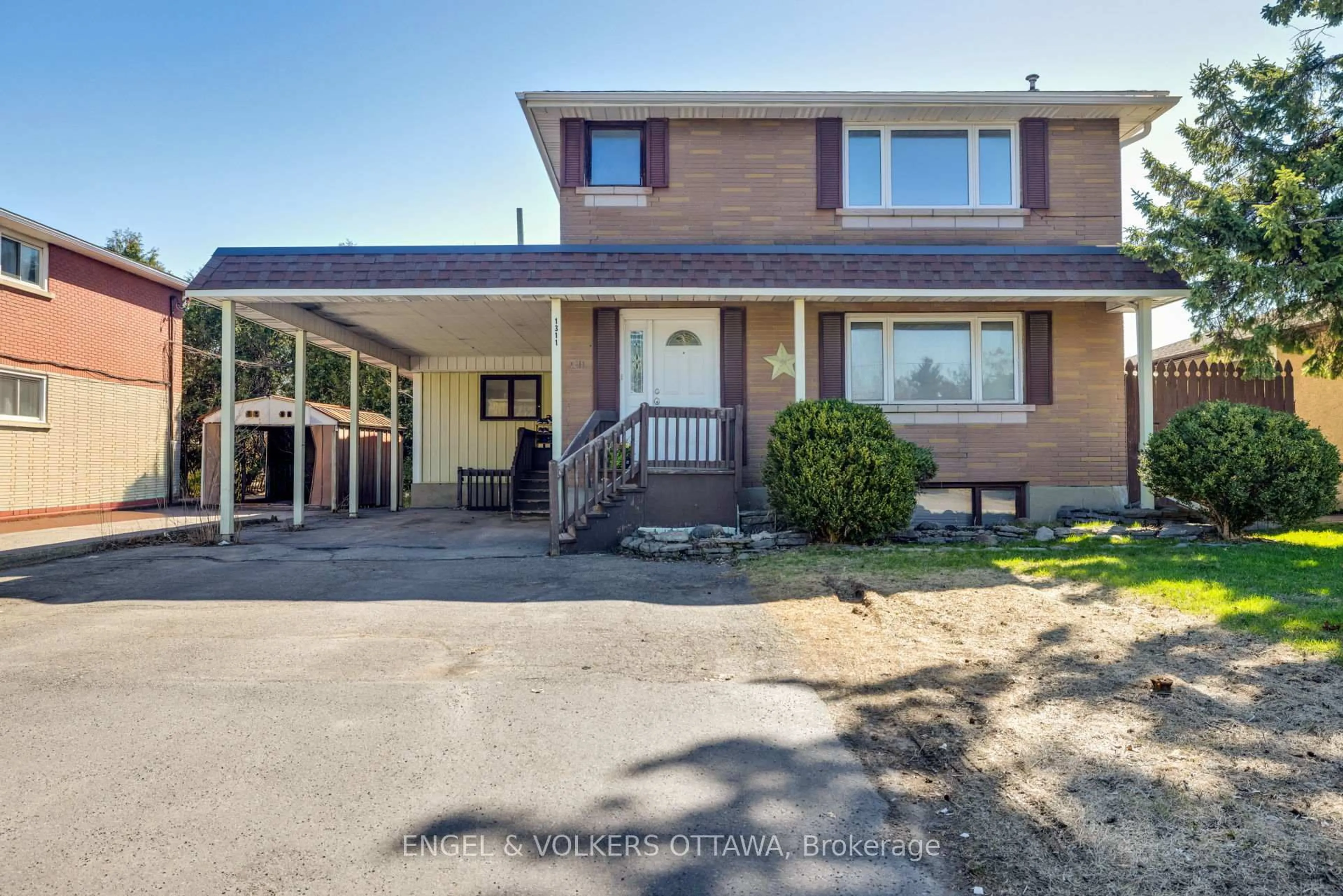 Unknown for 1311 S Ave, Ottawa Ontario K1G 0C4