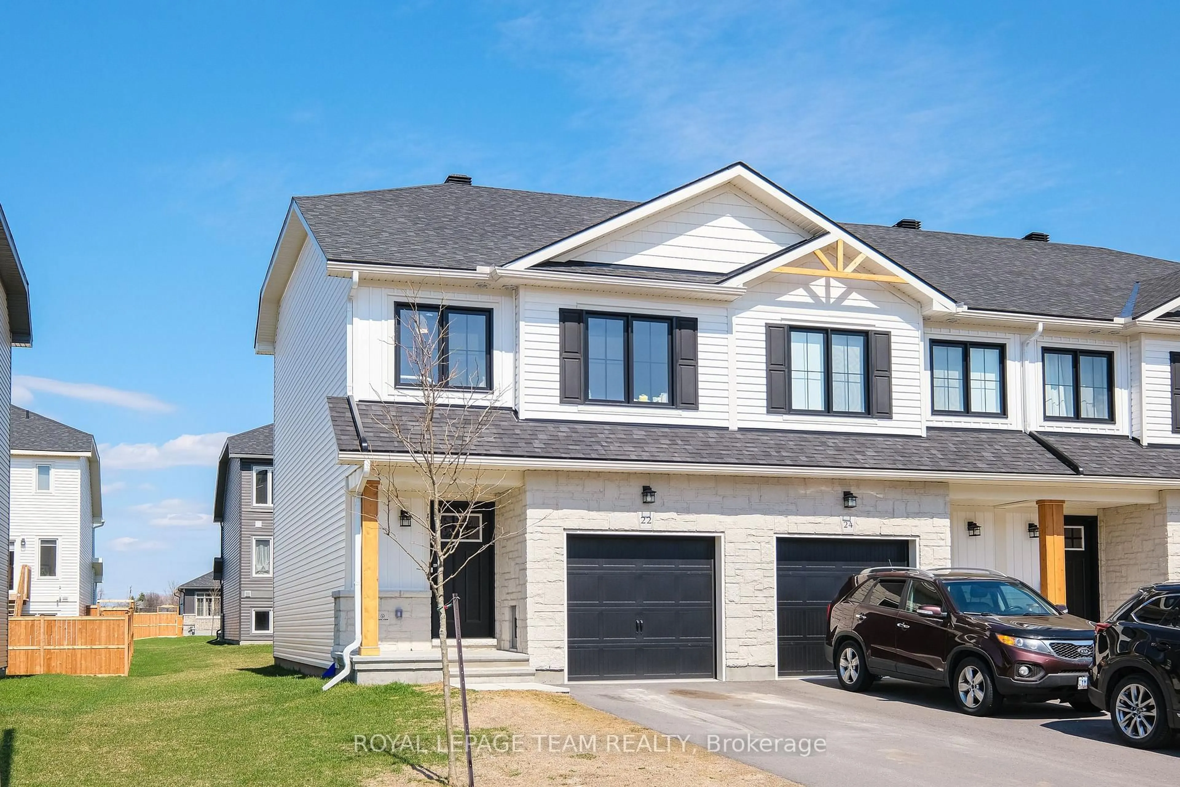 Home with vinyl exterior material, street for 22 Margaret Graham Terr, Smiths Falls Ontario K7A 0B8