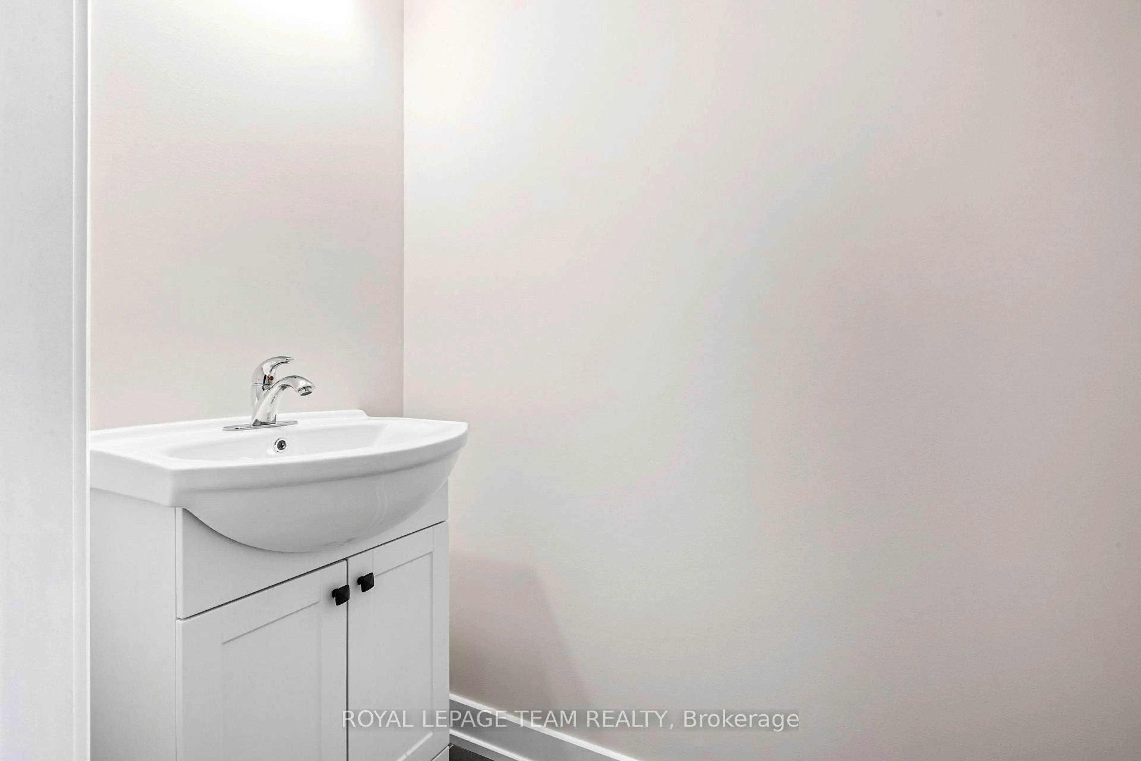 Standard bathroom, unknown for 22 Margaret Graham Terr, Smiths Falls Ontario K7A 0B8