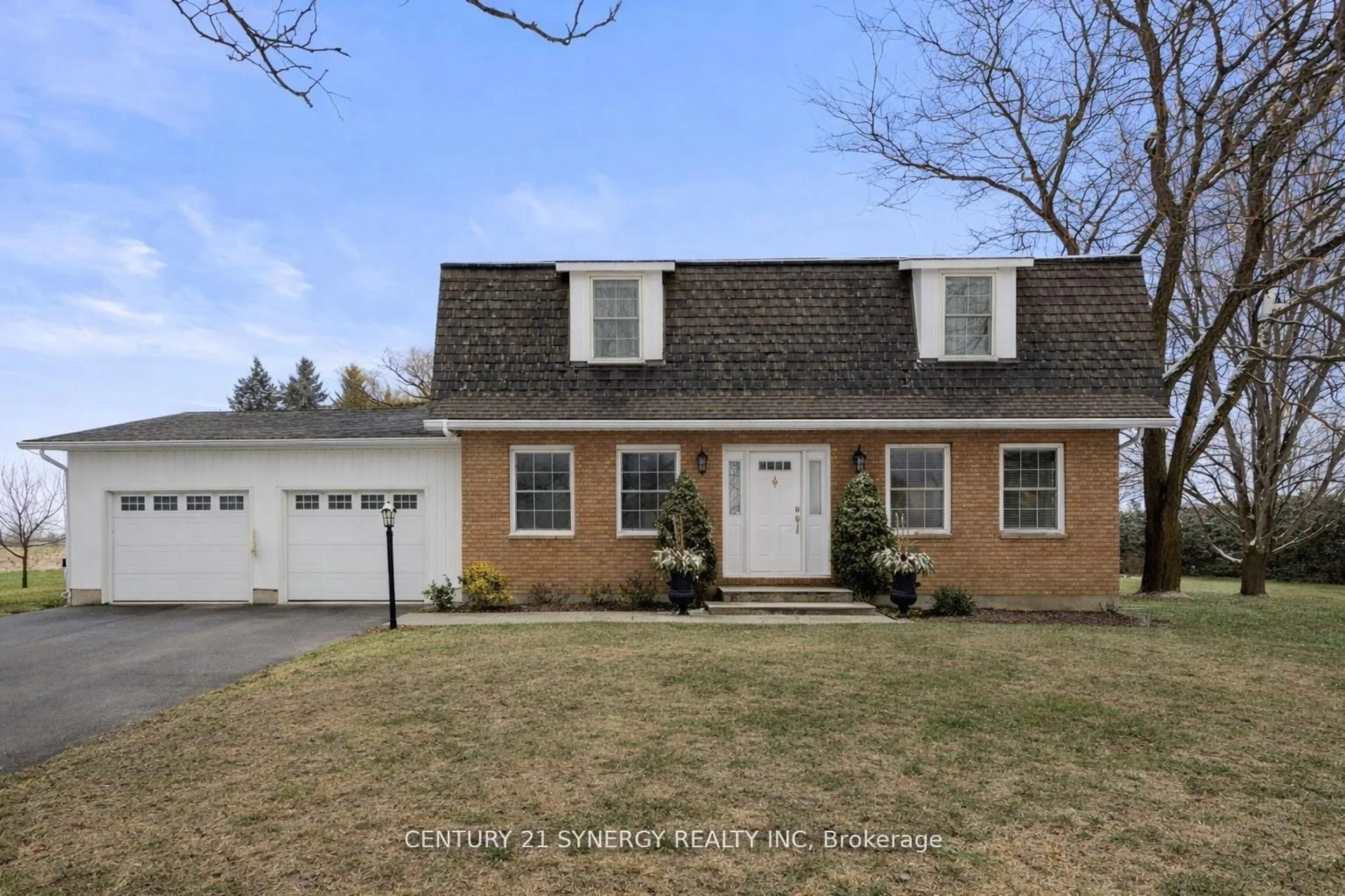 Home with vinyl exterior material, street for 183 Hamilton Rd, Russell Ontario K4R 1E5