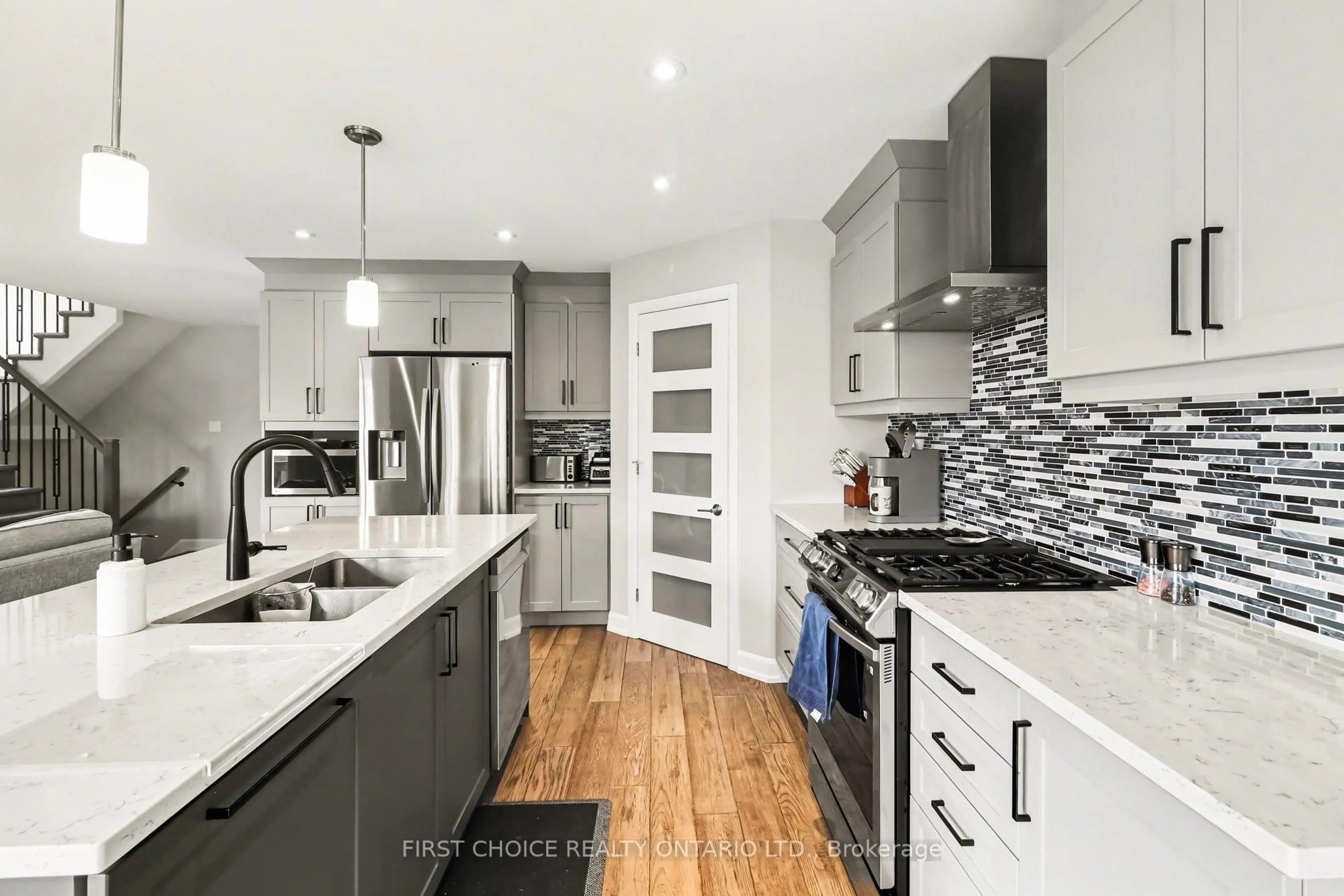 Contemporary kitchen, ceramic/tile floor for 540 Lucent St, Russell Ontario K4R 0E7