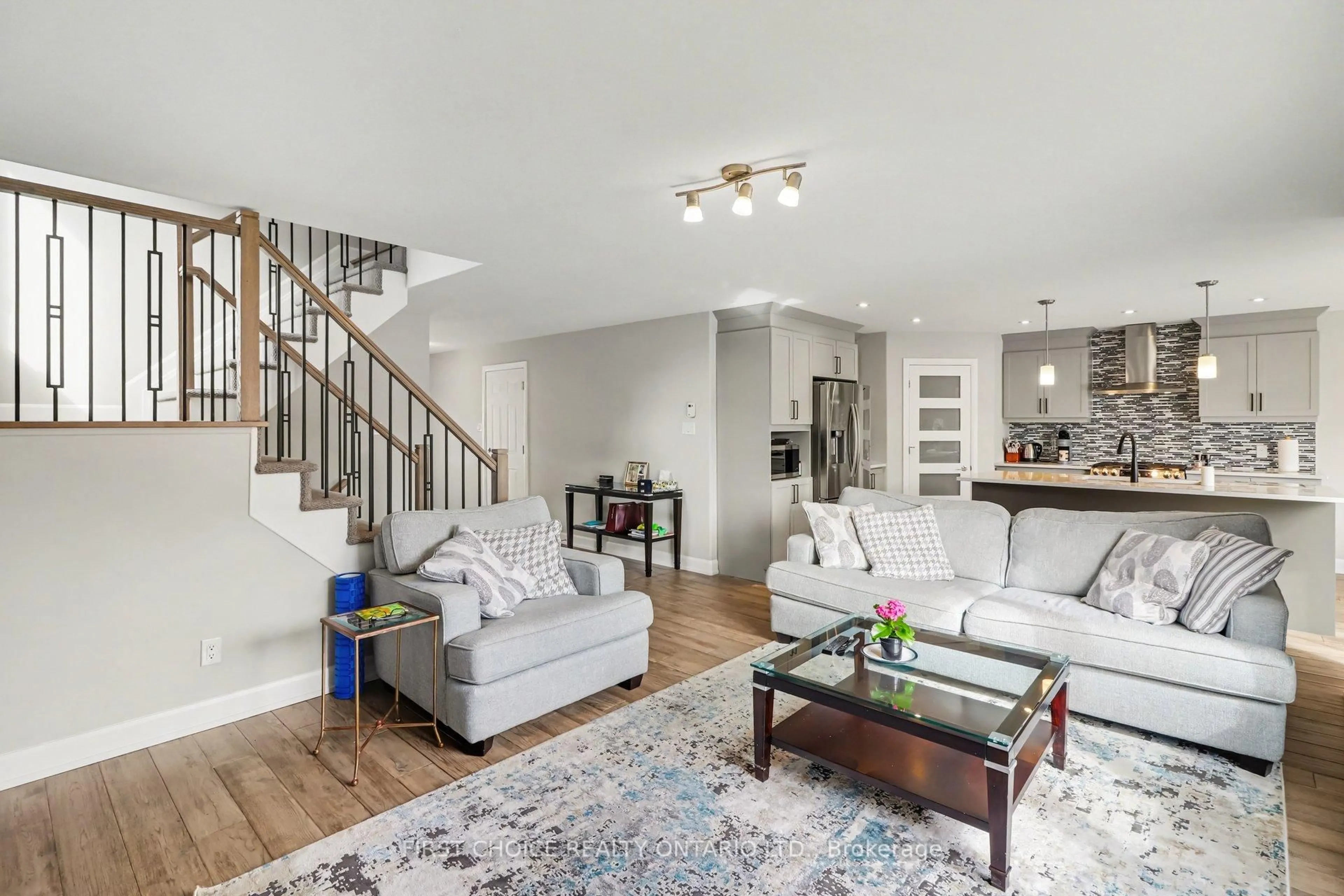 Living room with furniture, unknown for 540 Lucent St, Russell Ontario K4R 0E7