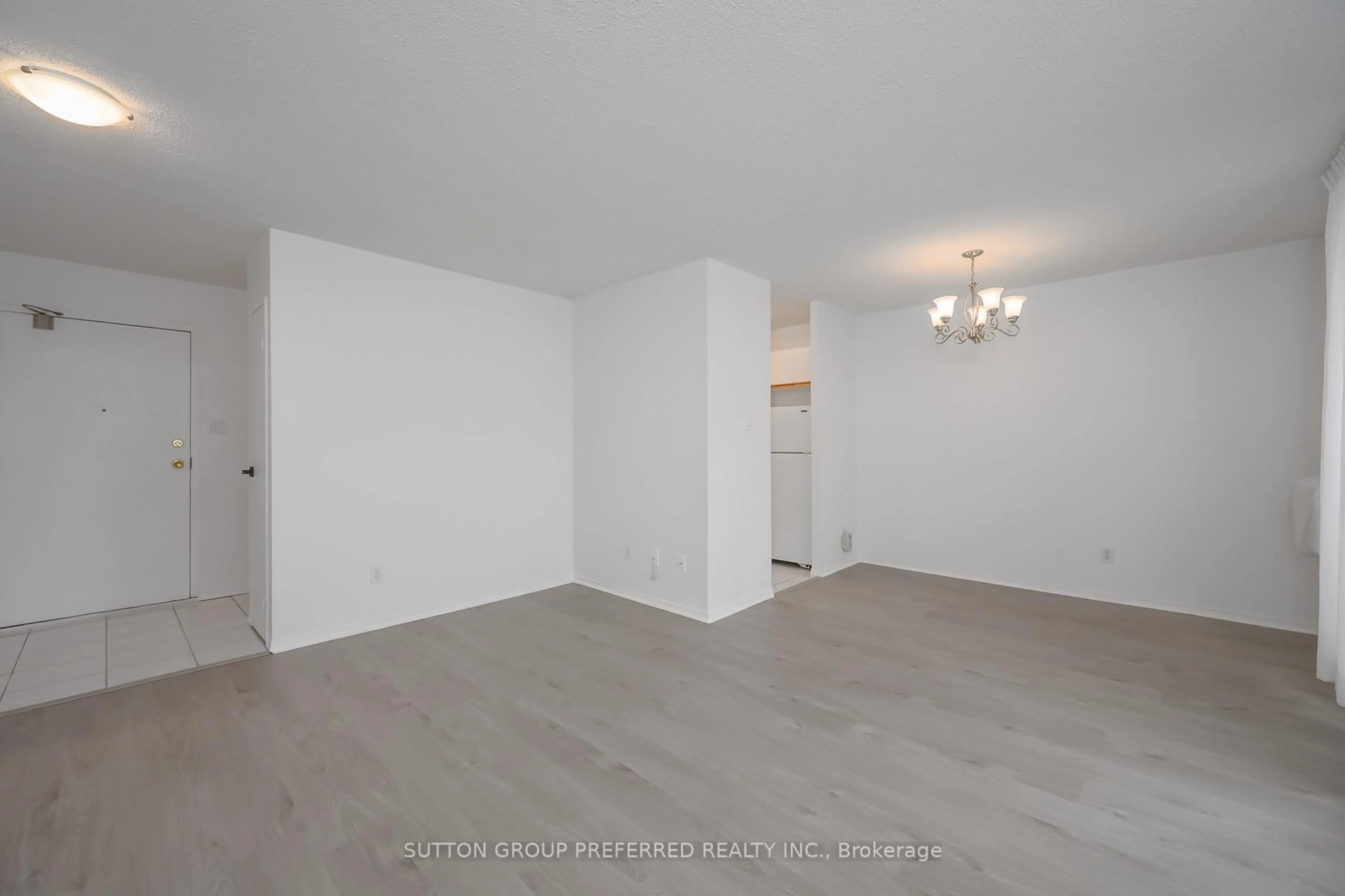 A pic of a room for 1105 Jalna Blvd #404, London South Ontario N6E 2S9