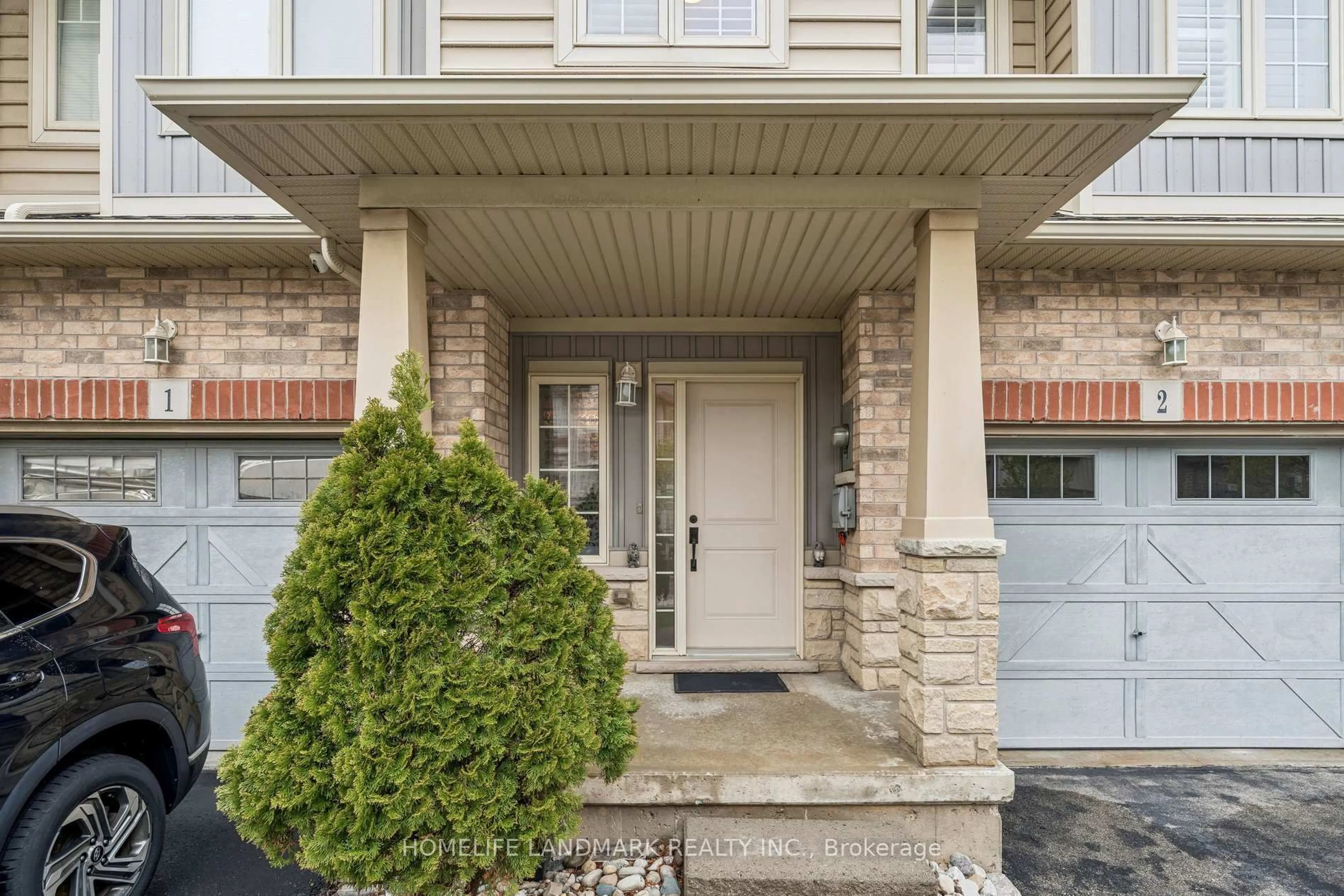 Indoor entryway for 7 Lakelawn Rd #2, Grimsby Ontario L3M 0E9