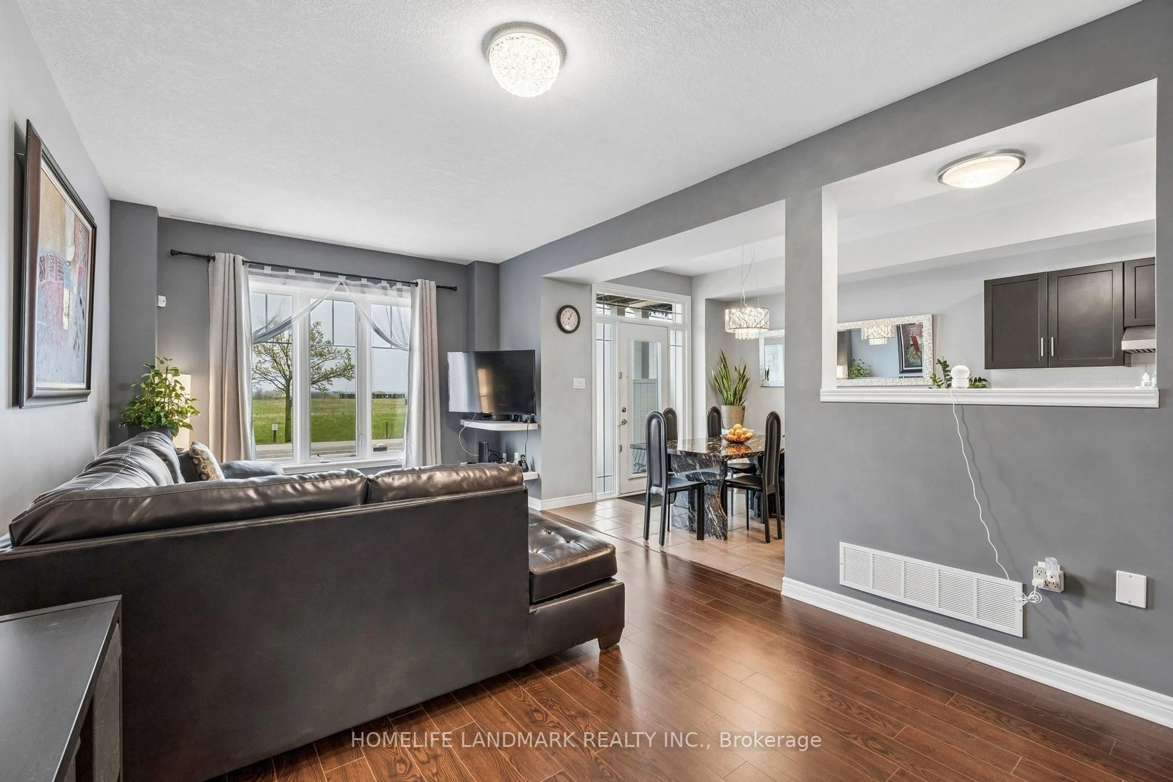 Living room with furniture, unknown for 7 Lakelawn Rd #2, Grimsby Ontario L3M 0E9