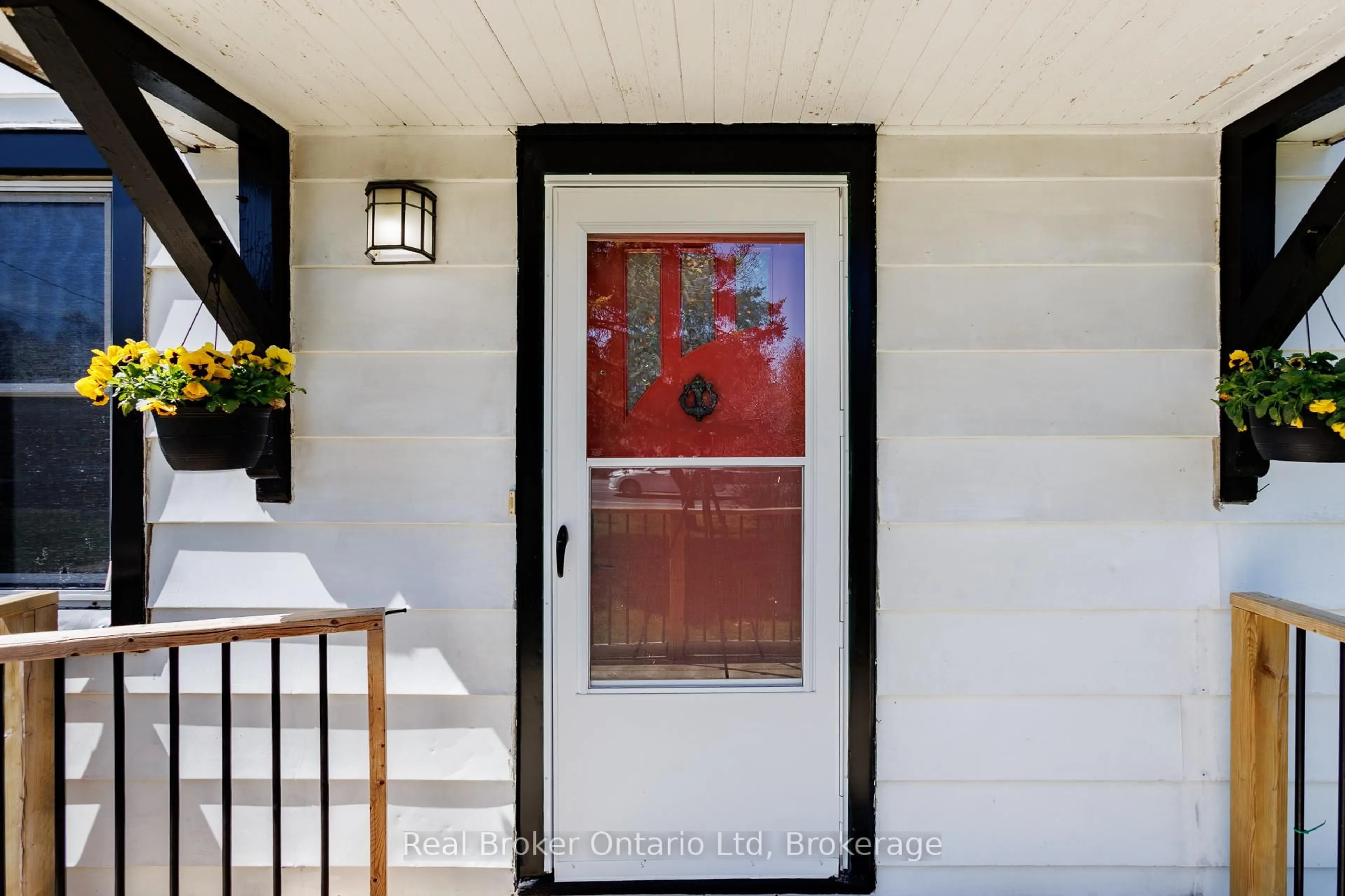 Indoor entryway for 4588 County 45 Rd, Hamilton Township Ontario K9A 4J9