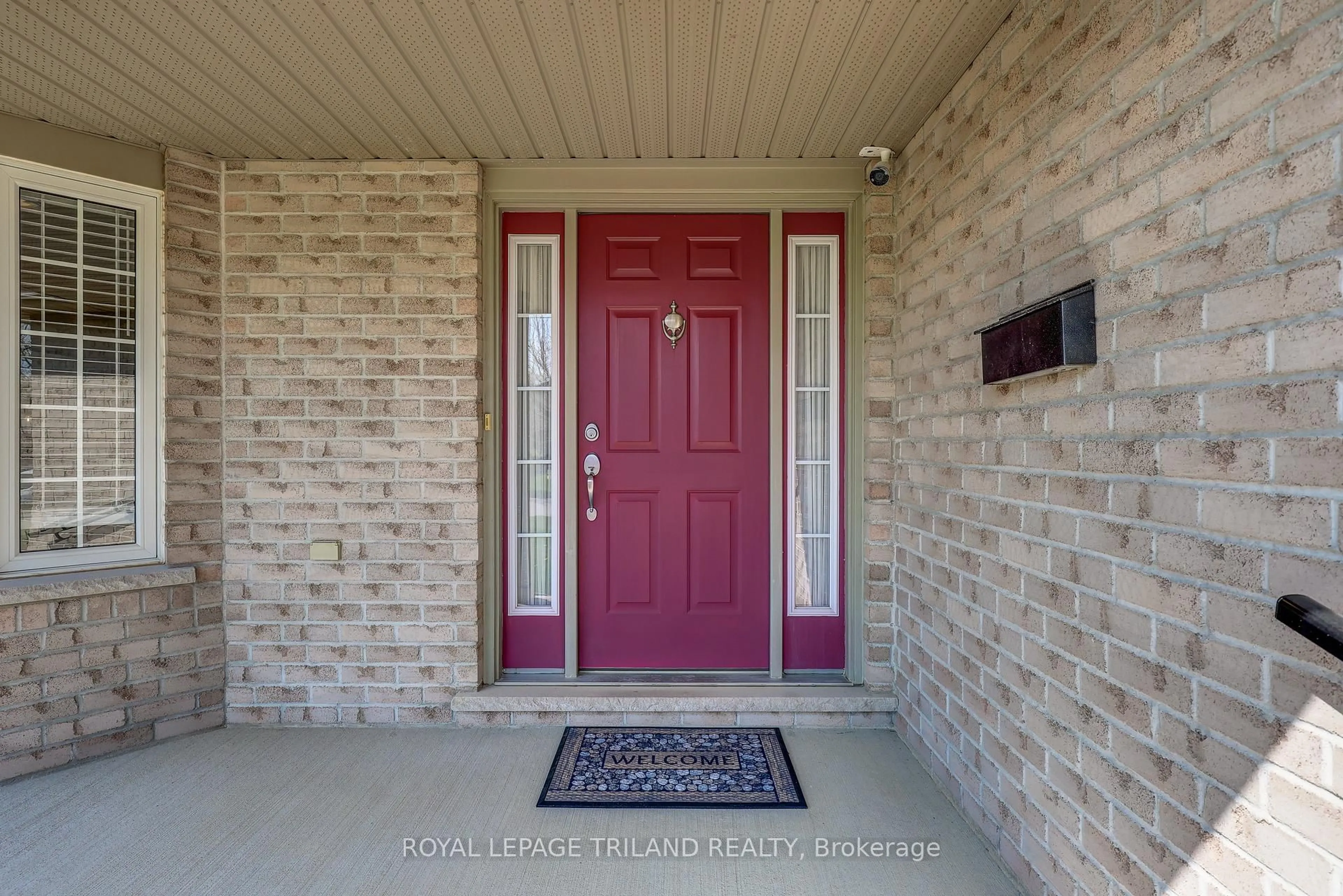 Indoor entryway for 19 Oriole Lane, St. Thomas Ontario N5R 6K8
