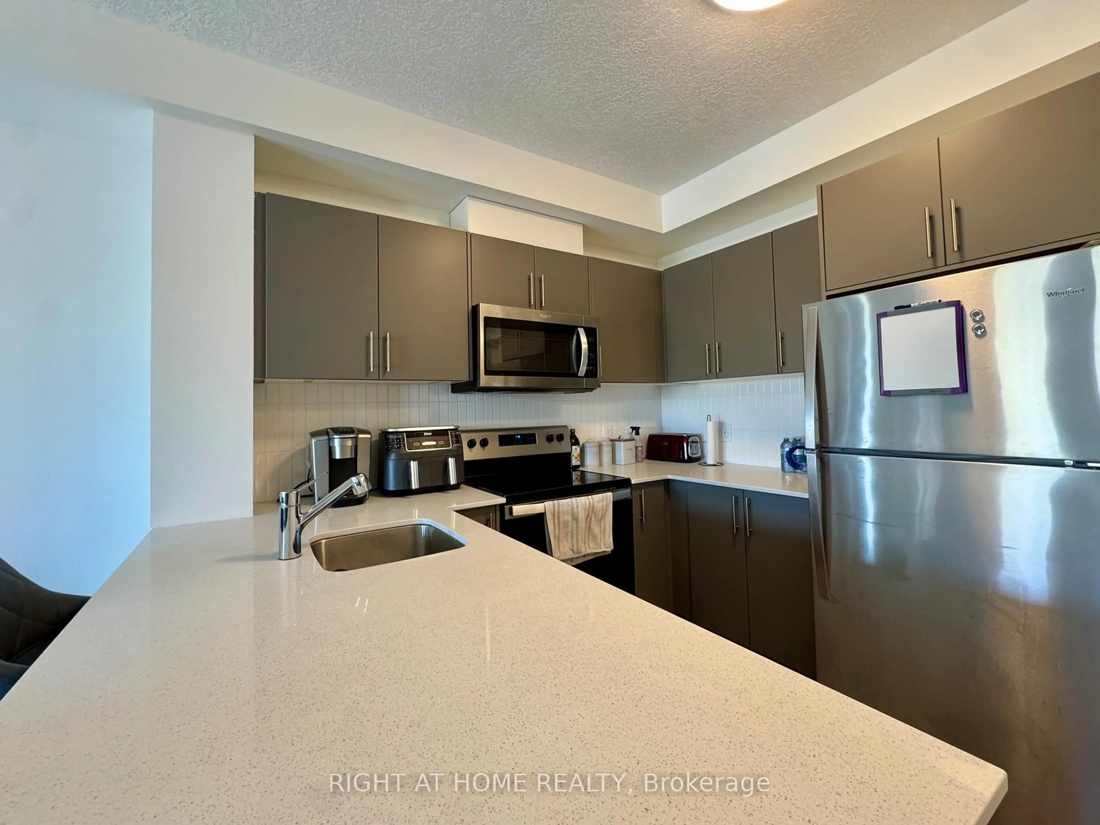 Unknown for 1101 Lackner Pl #401, Kitchener Ontario N2A 4G3