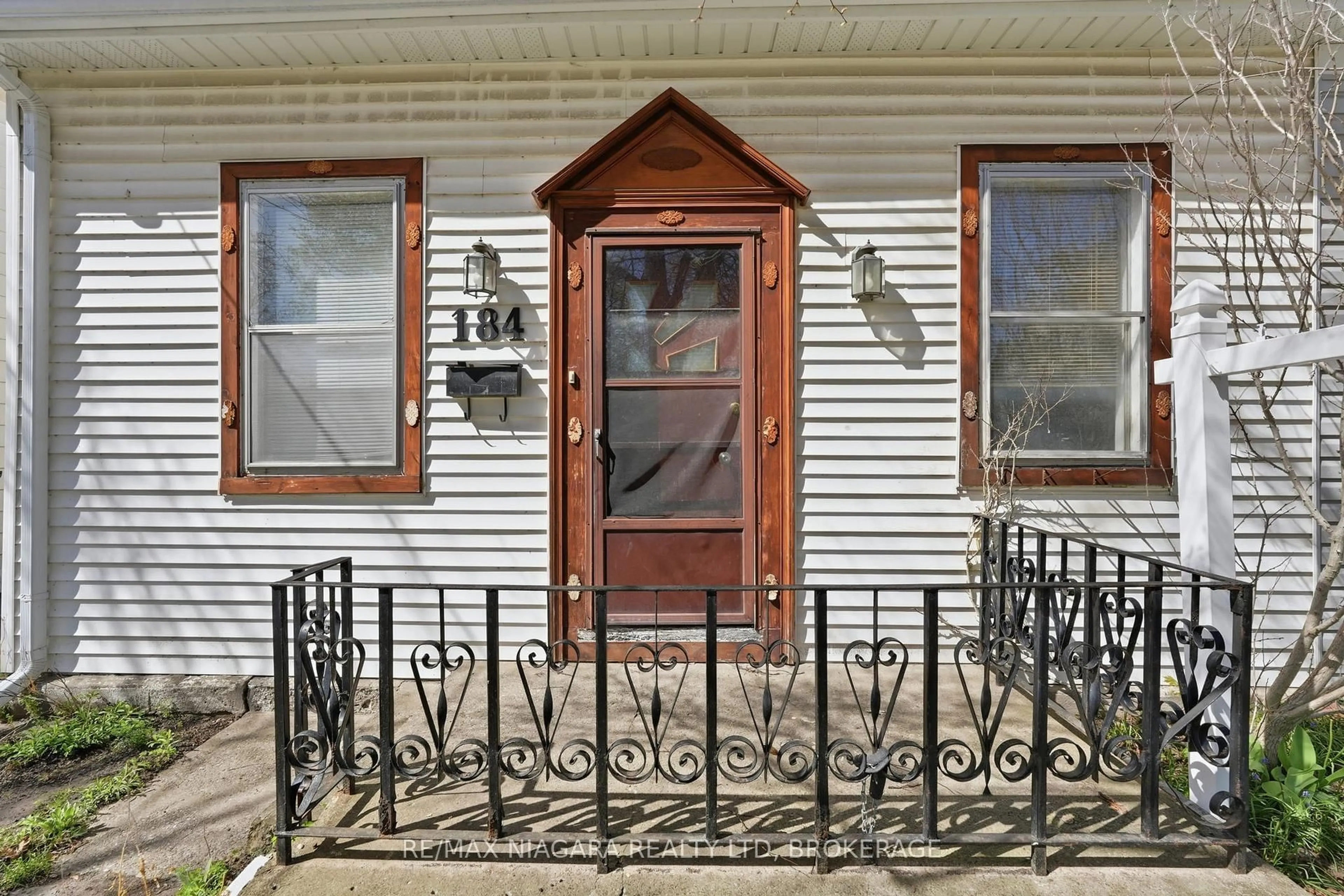 Unknown for 184 Wellington St, Brantford Ontario N3S 3Y9