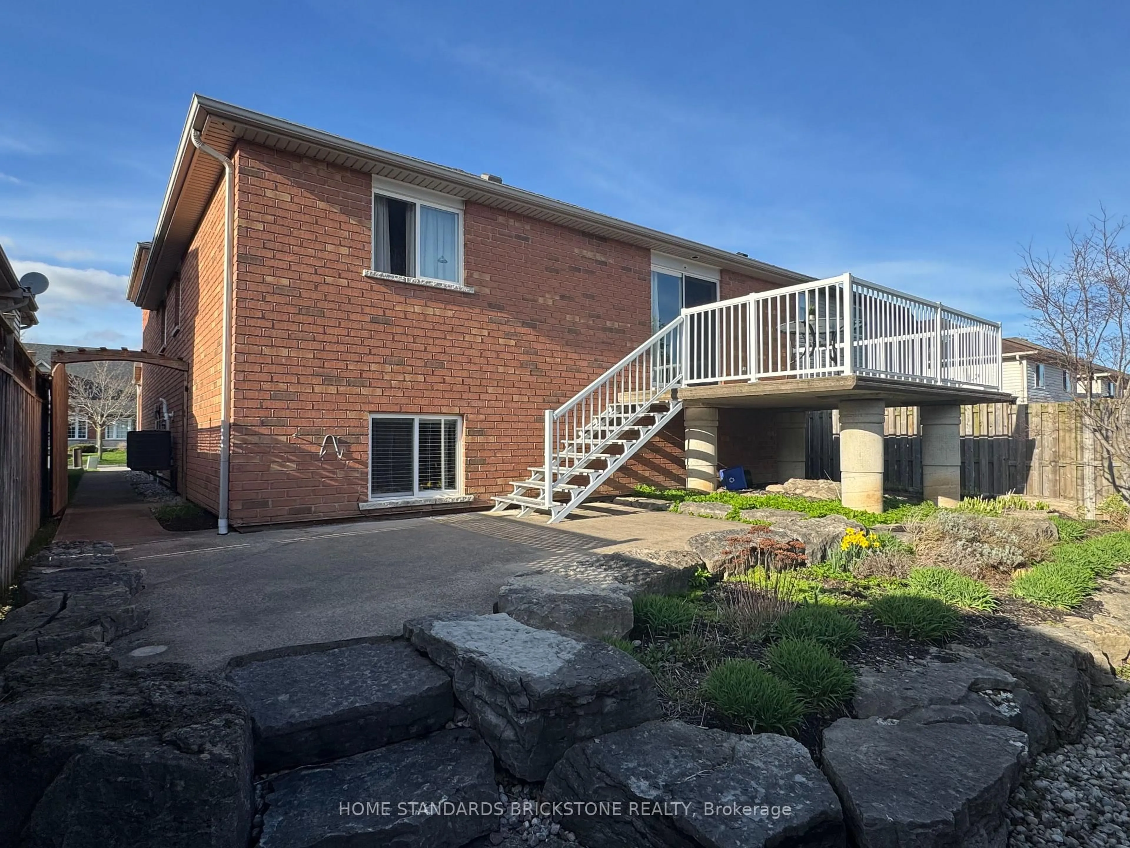 A pic from outside/outdoor area/front of a property/back of a property/a pic from drone, water/lake/river/ocean view for 412 Autumn Cres, Welland Ontario L3C 7J9