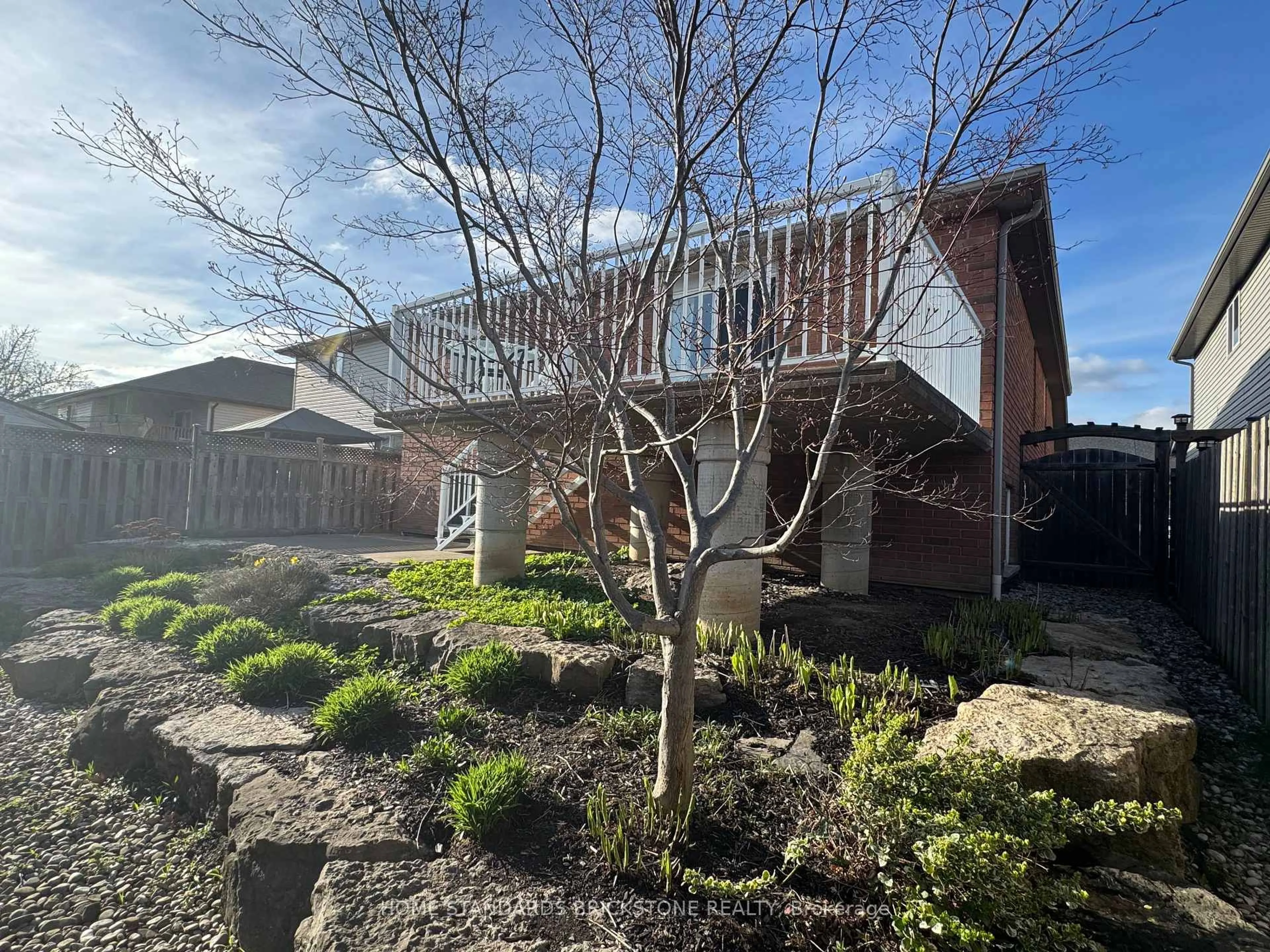 Home with brick exterior material, street for 412 Autumn Cres, Welland Ontario L3C 7J9