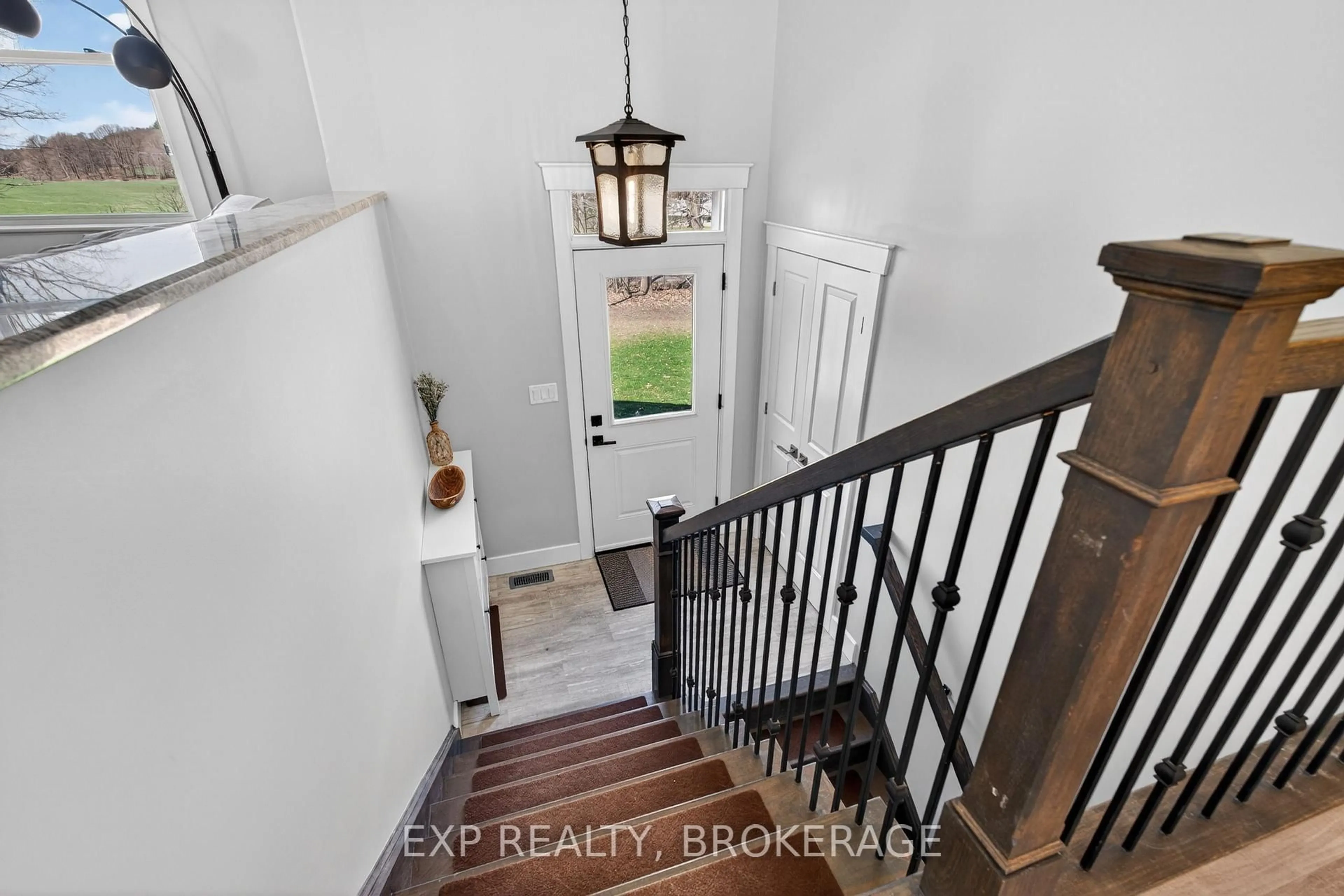 Indoor entryway for 5576 MCFADDEN Rd, Perth Road Ontario K0H 2L0