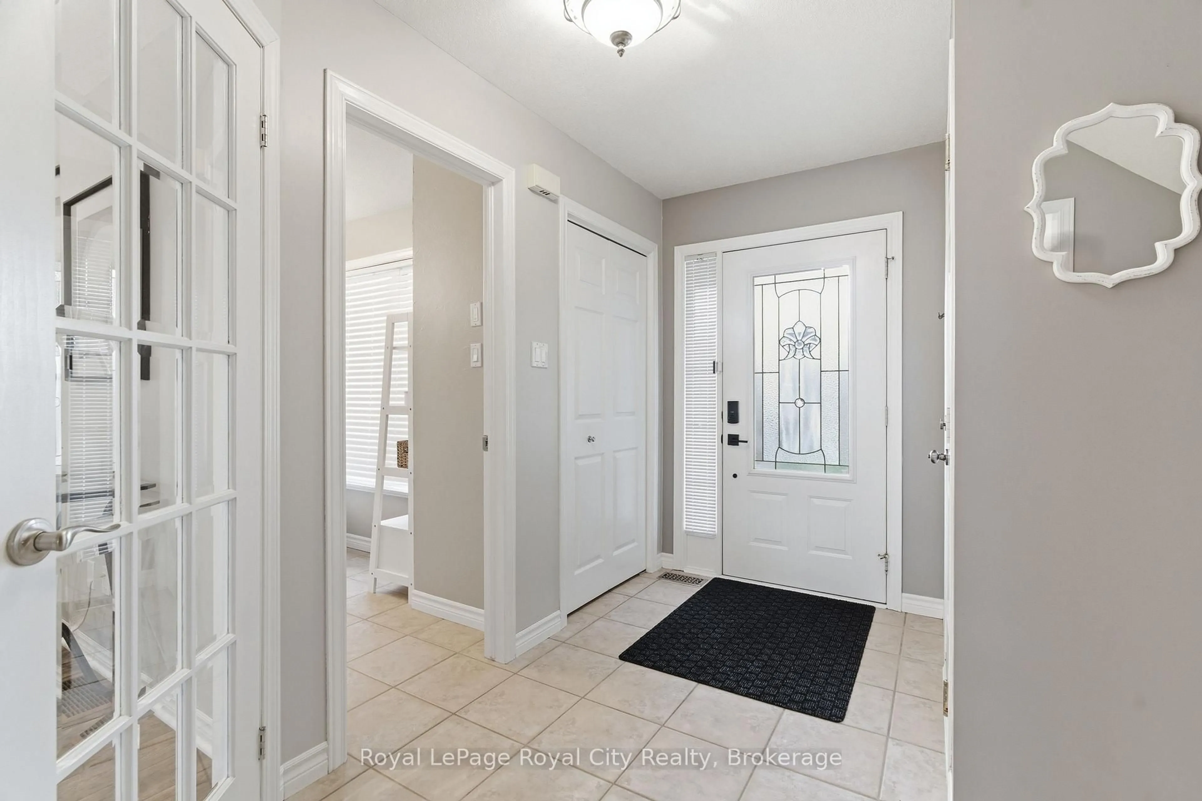 Indoor entryway for 45 Doyle Dr, Guelph Ontario N1G 5E3