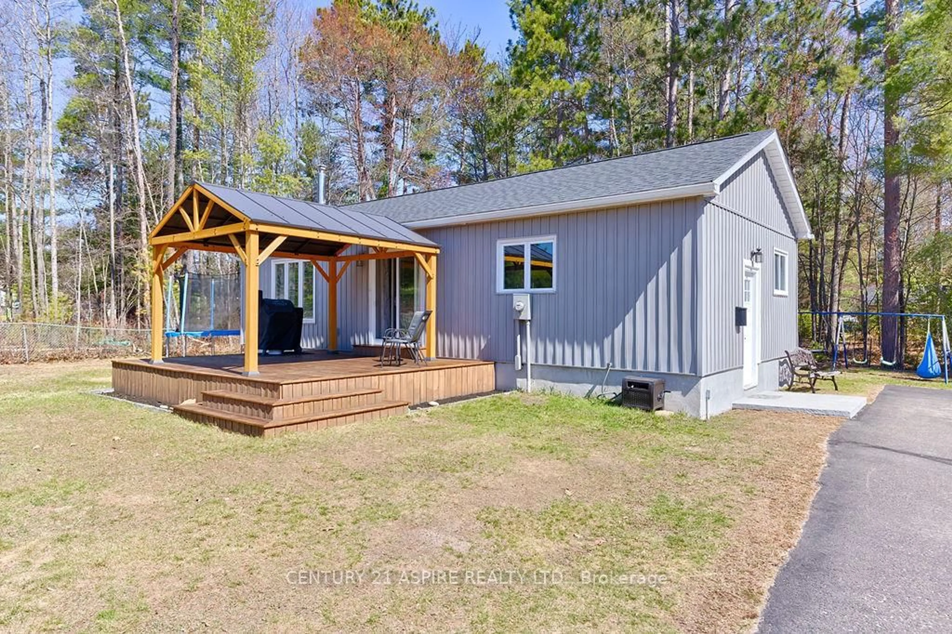 Shed for 196 Schwanz Rd, Petawawa Ontario K8H 1Y5