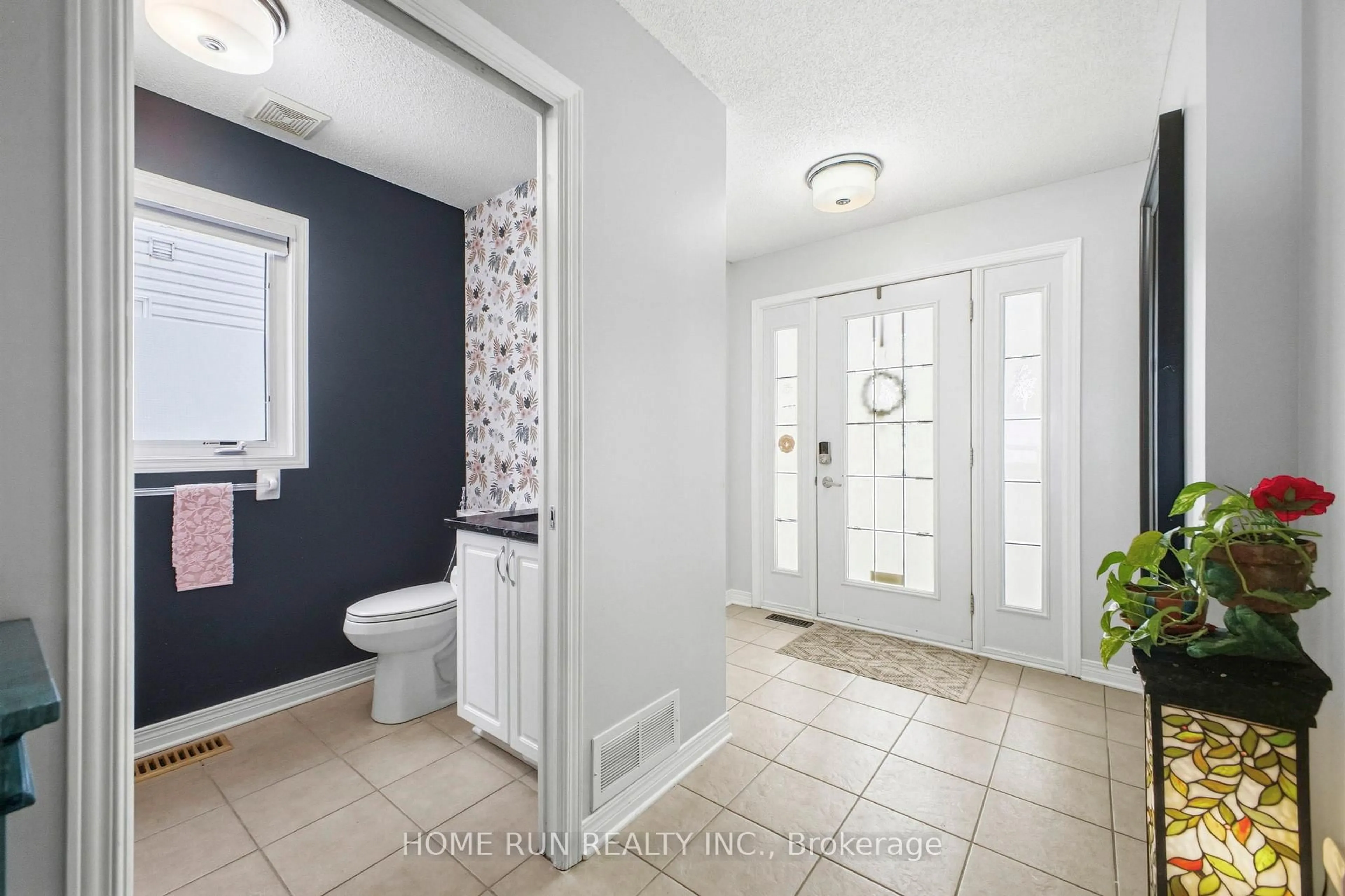 Indoor entryway for 115 Beaumont Ave, Clarence-Rockland Ontario K4K 1R6