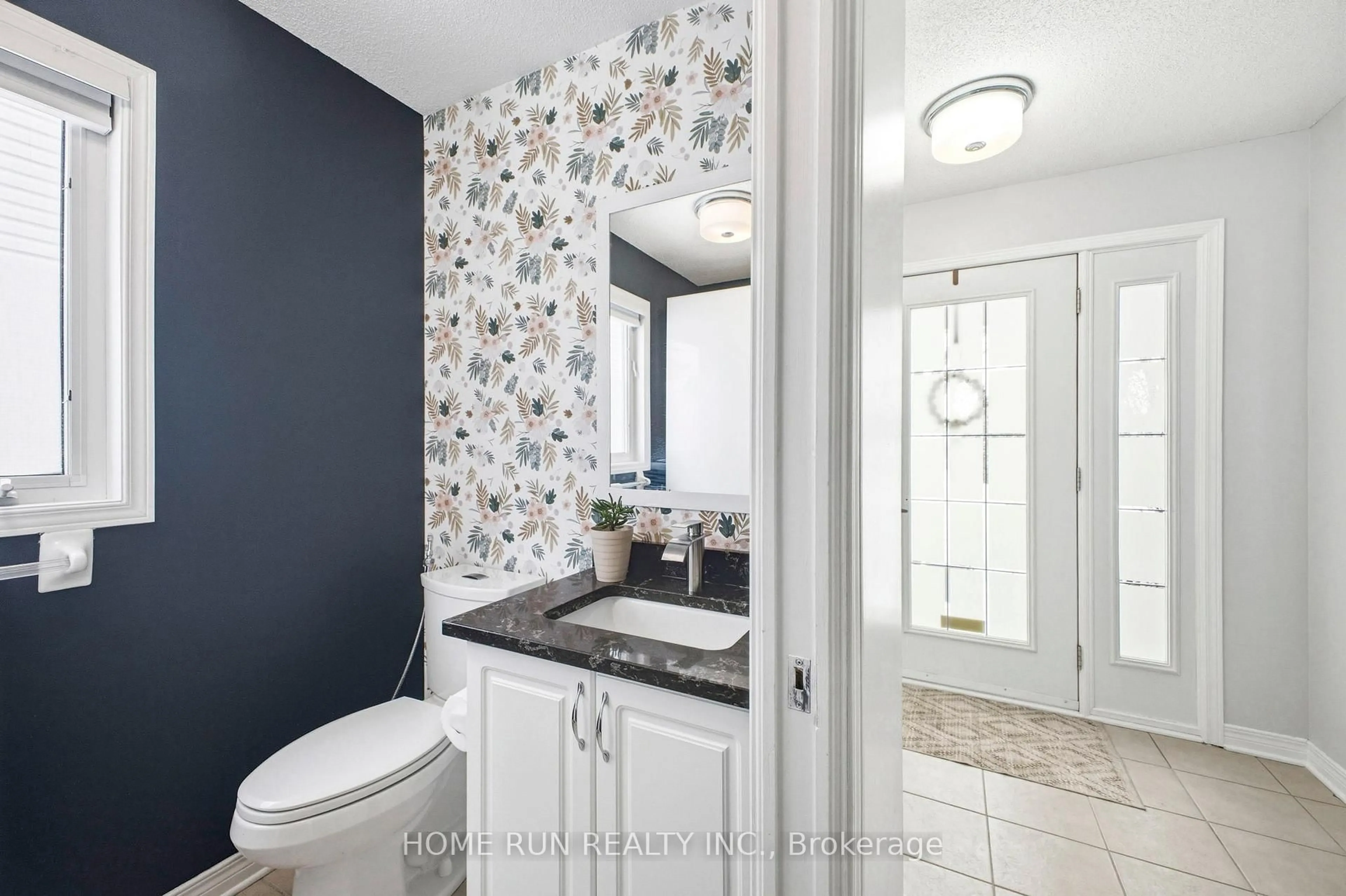 Contemporary bathroom, ceramic/tile floor for 115 Beaumont Ave, Clarence-Rockland Ontario K4K 1R6