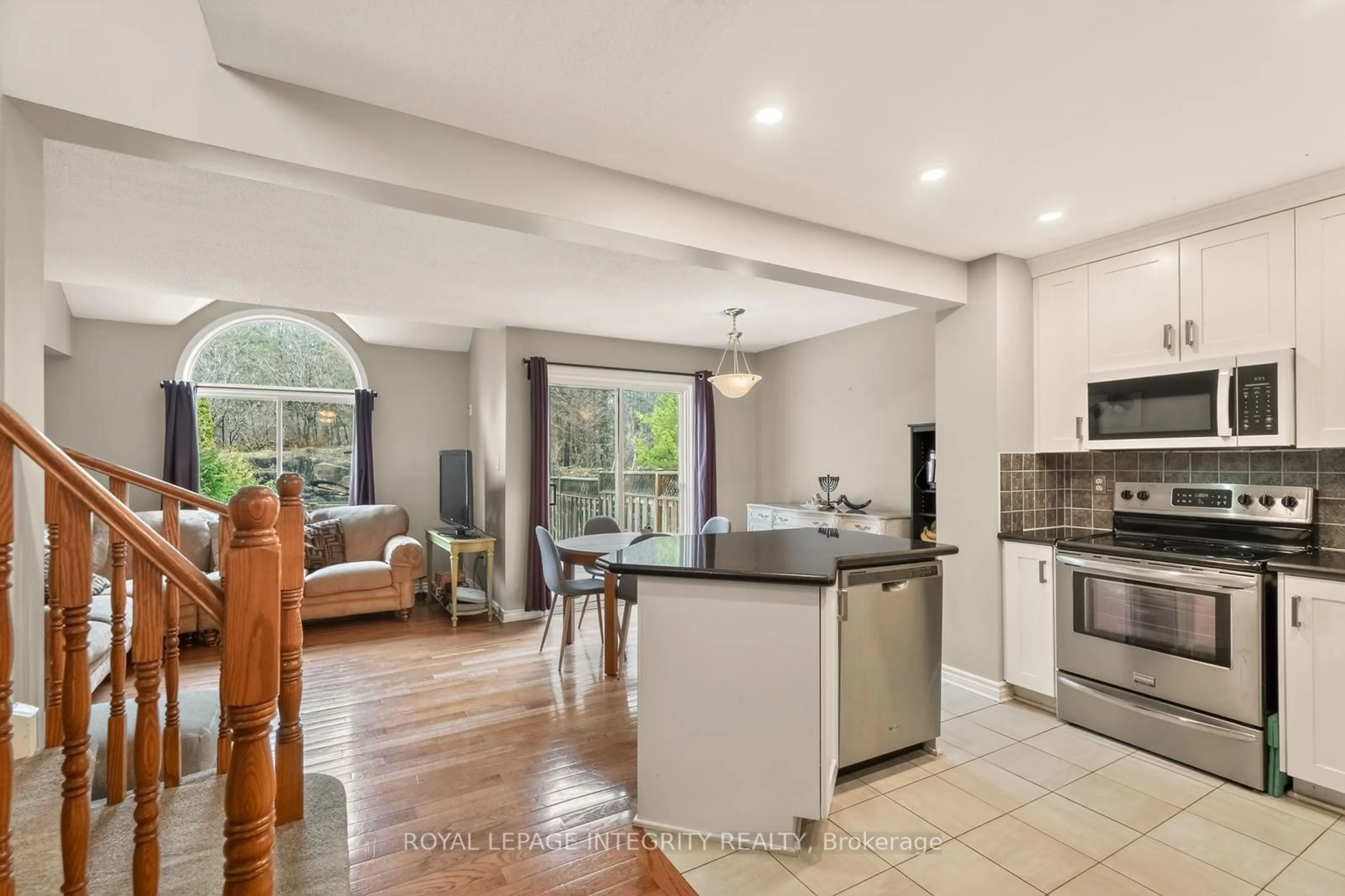 Open concept kitchen, ceramic/tile floor for 106 Blackdome Cres, Ottawa Ontario K2T 1B1