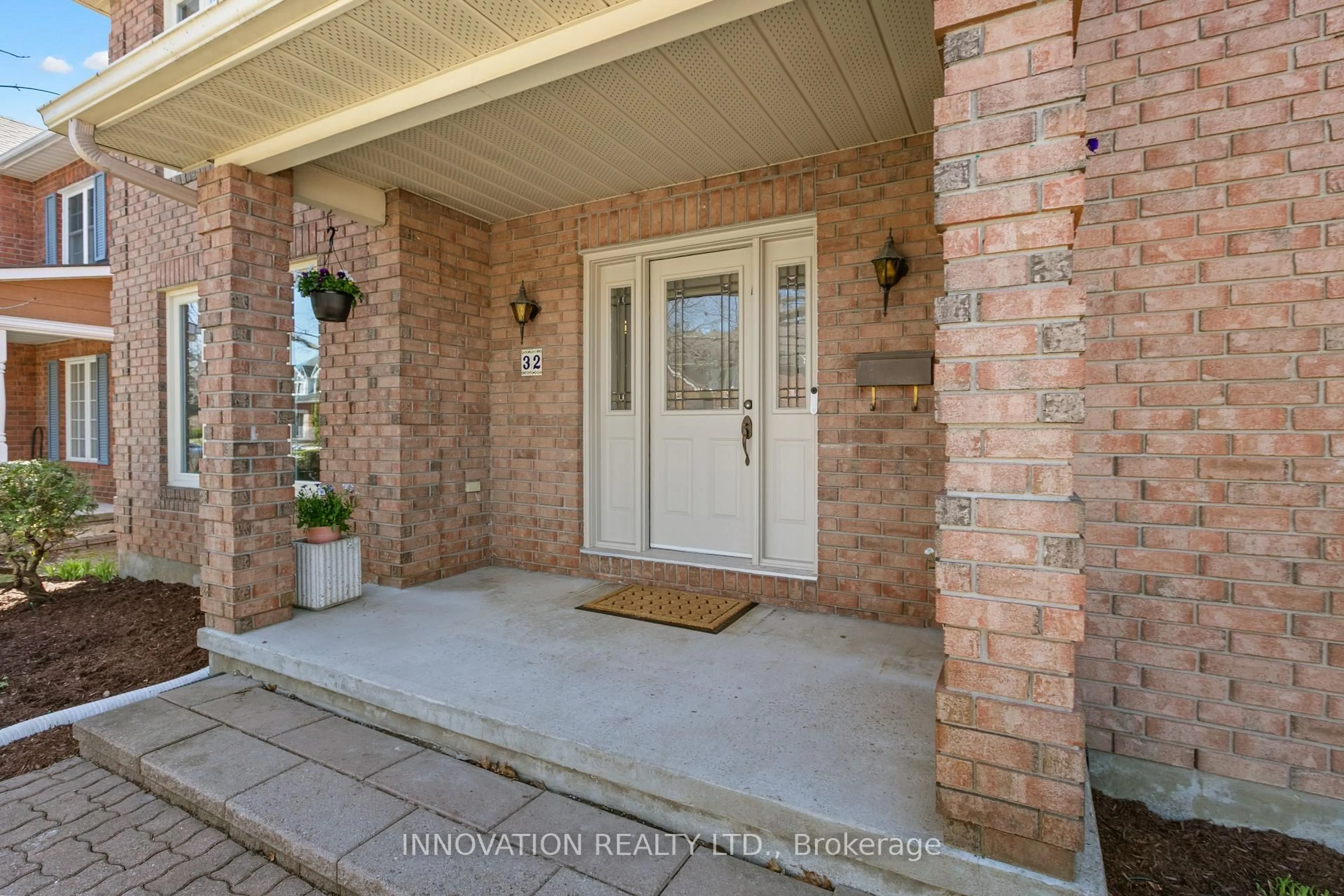 Indoor entryway for 32 Marble Arch Cres, Ottawa Ontario K2G 5S3