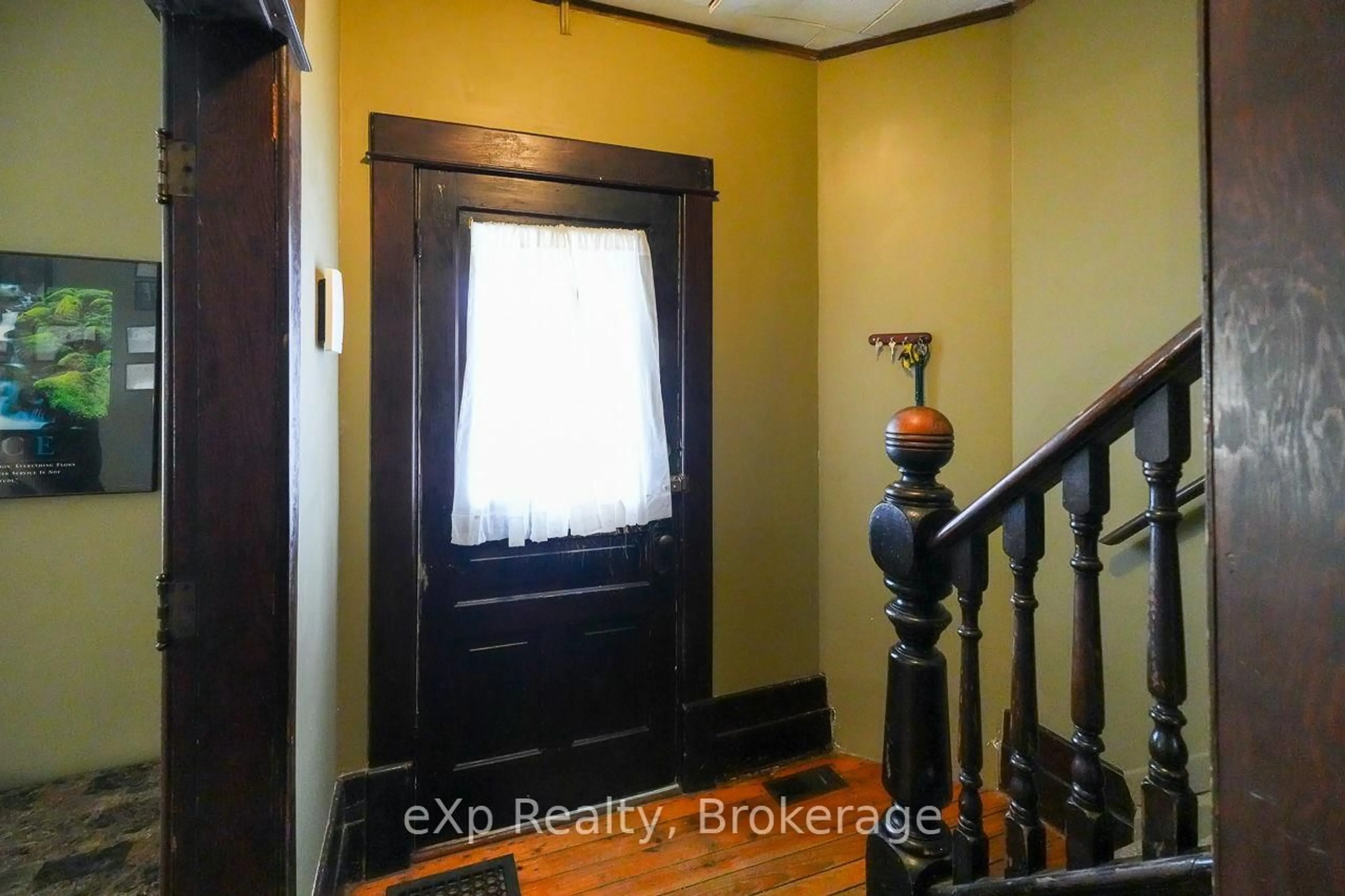 Indoor entryway for 79 Albert St, Saugeen Shores Ontario N0H 2L0