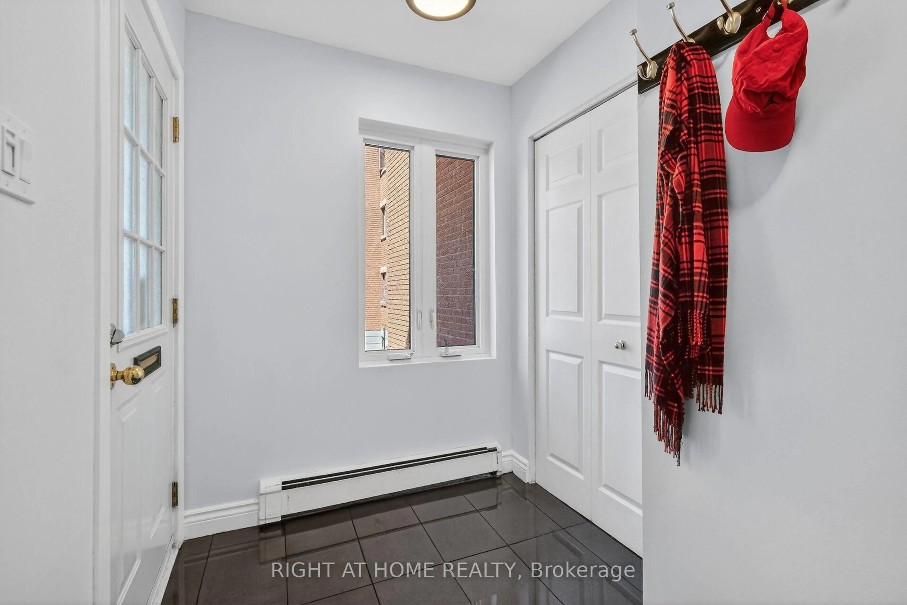 Indoor entryway for 43 Crispin Private, Ottawa Ontario K1K 2T7