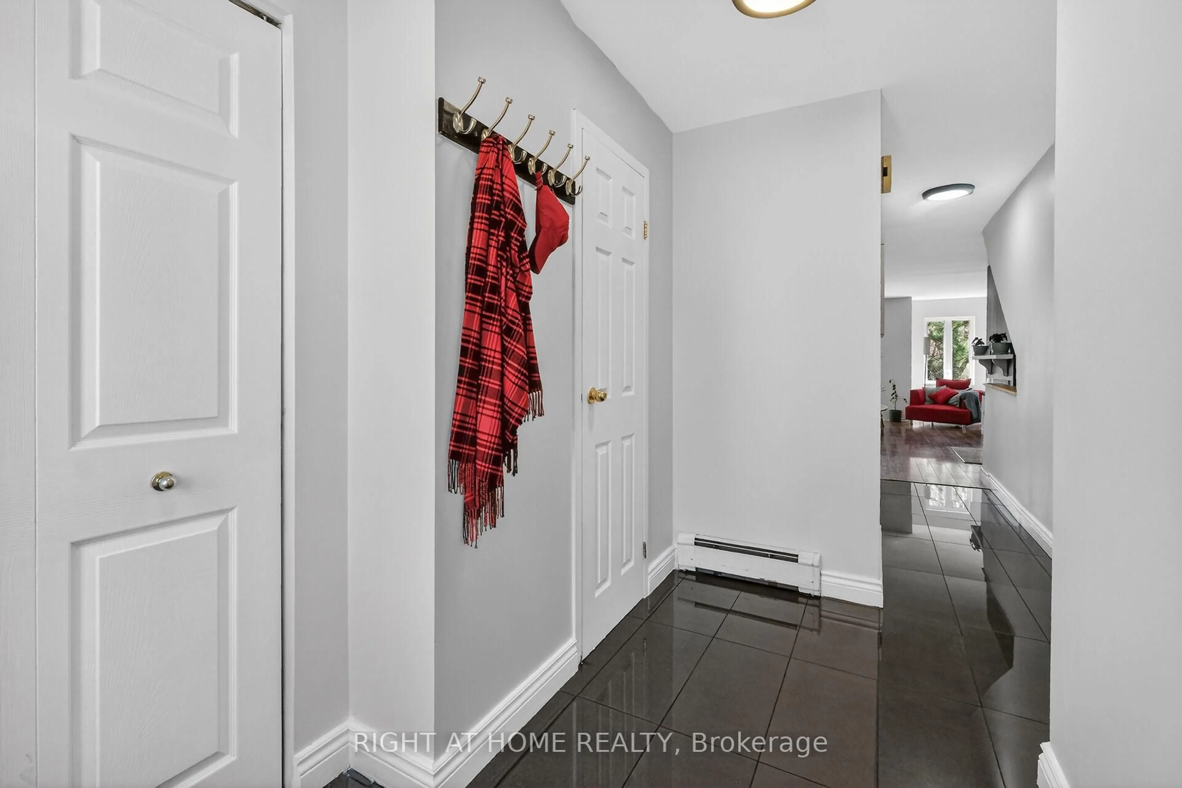 Indoor entryway for 43 Crispin Private, Ottawa Ontario K1K 2T7