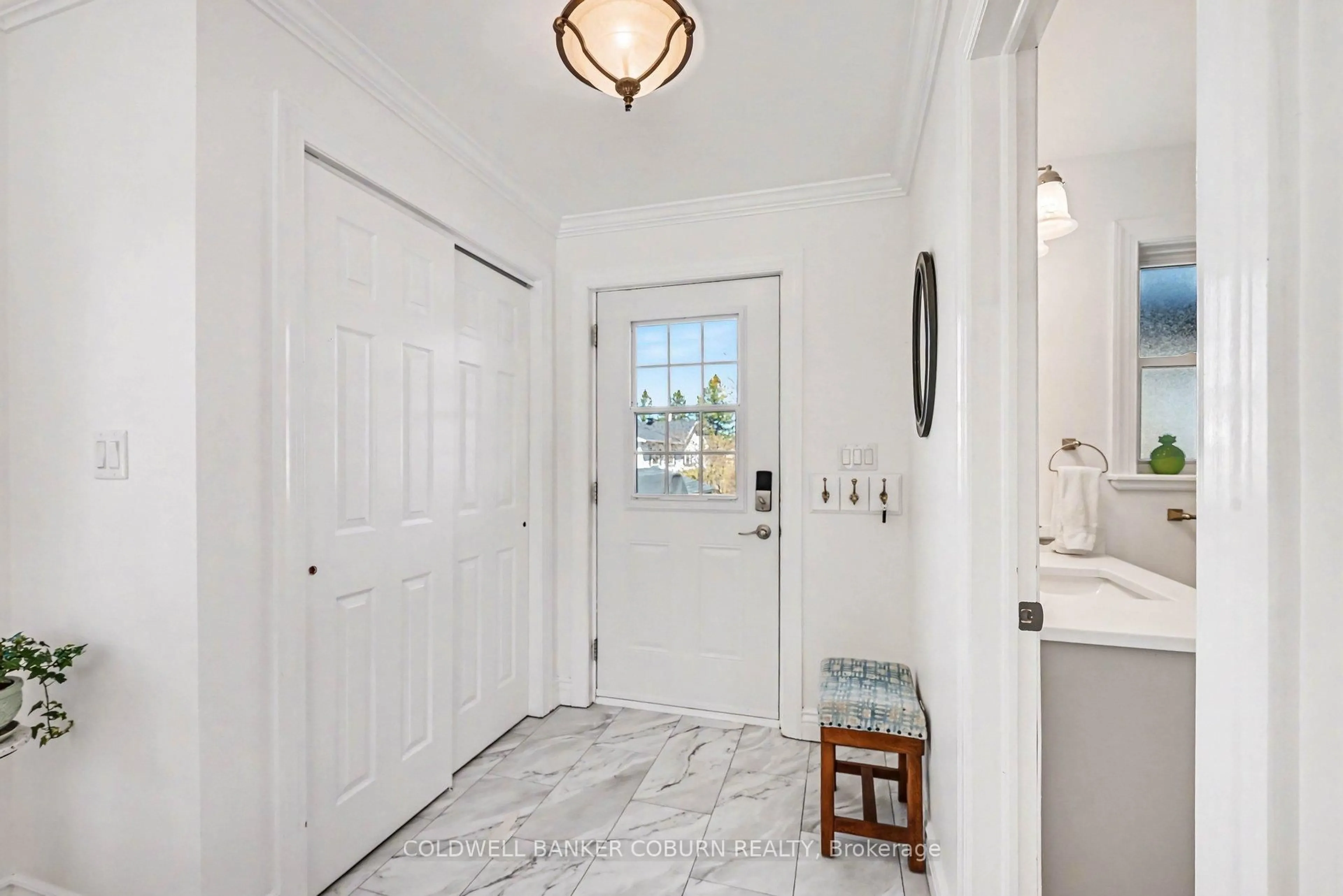 Indoor entryway for 49 Hummel St, North Dundas Ontario K0C 1H0