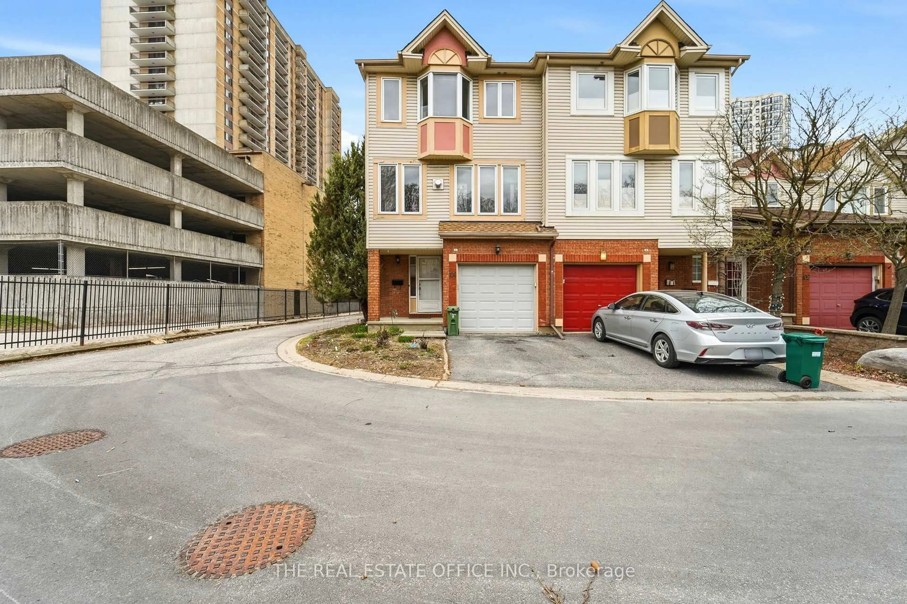 A pic from outside/outdoor area/front of a property/back of a property/a pic from drone, street for 106 Corsica Private, Ottawa Ontario K1G 5Y1