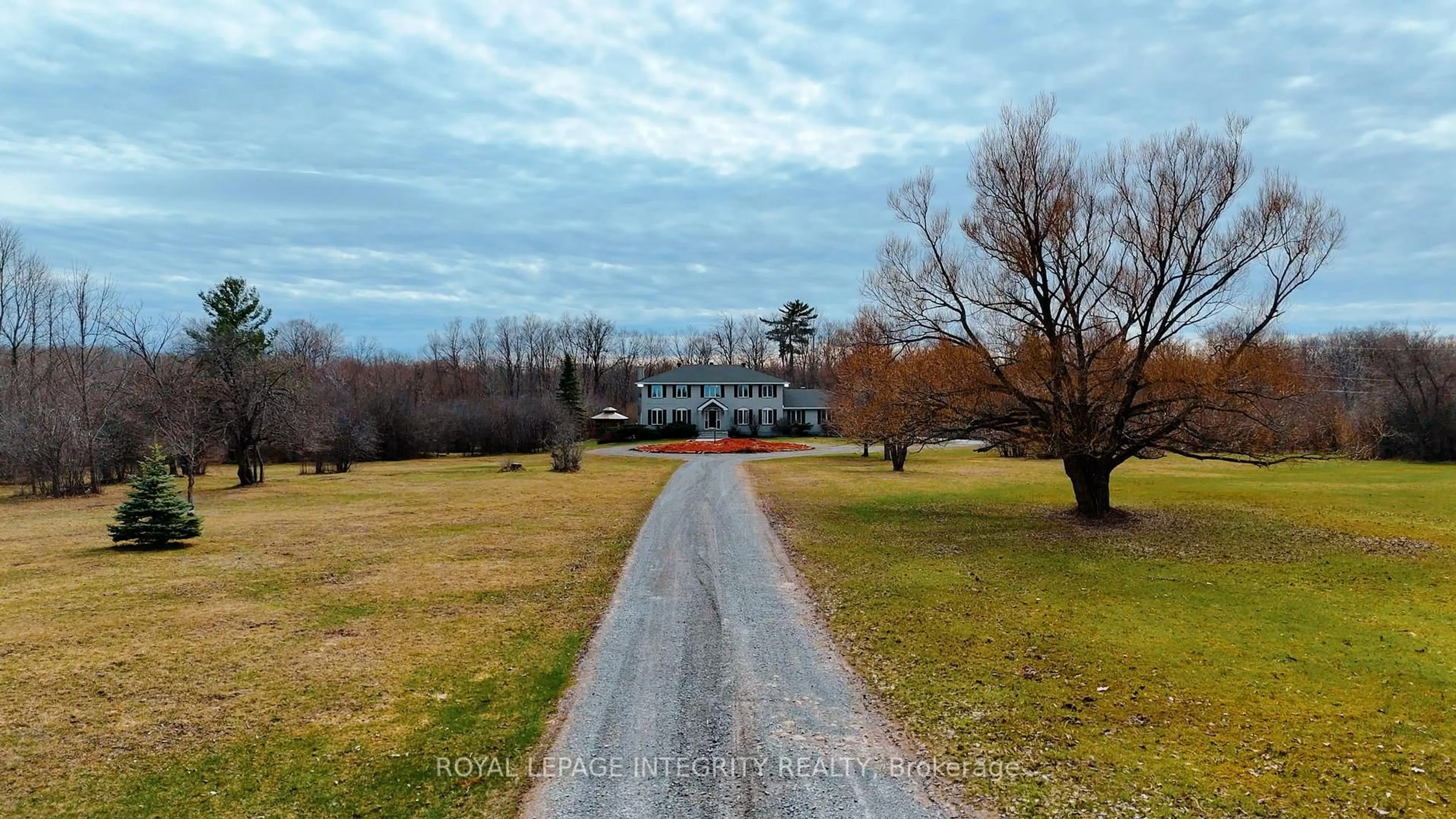 A pic from outside/outdoor area/front of a property/back of a property/a pic from drone, unknown for 2025 Sixth Line Rd, Ottawa Ontario K0A 1T0
