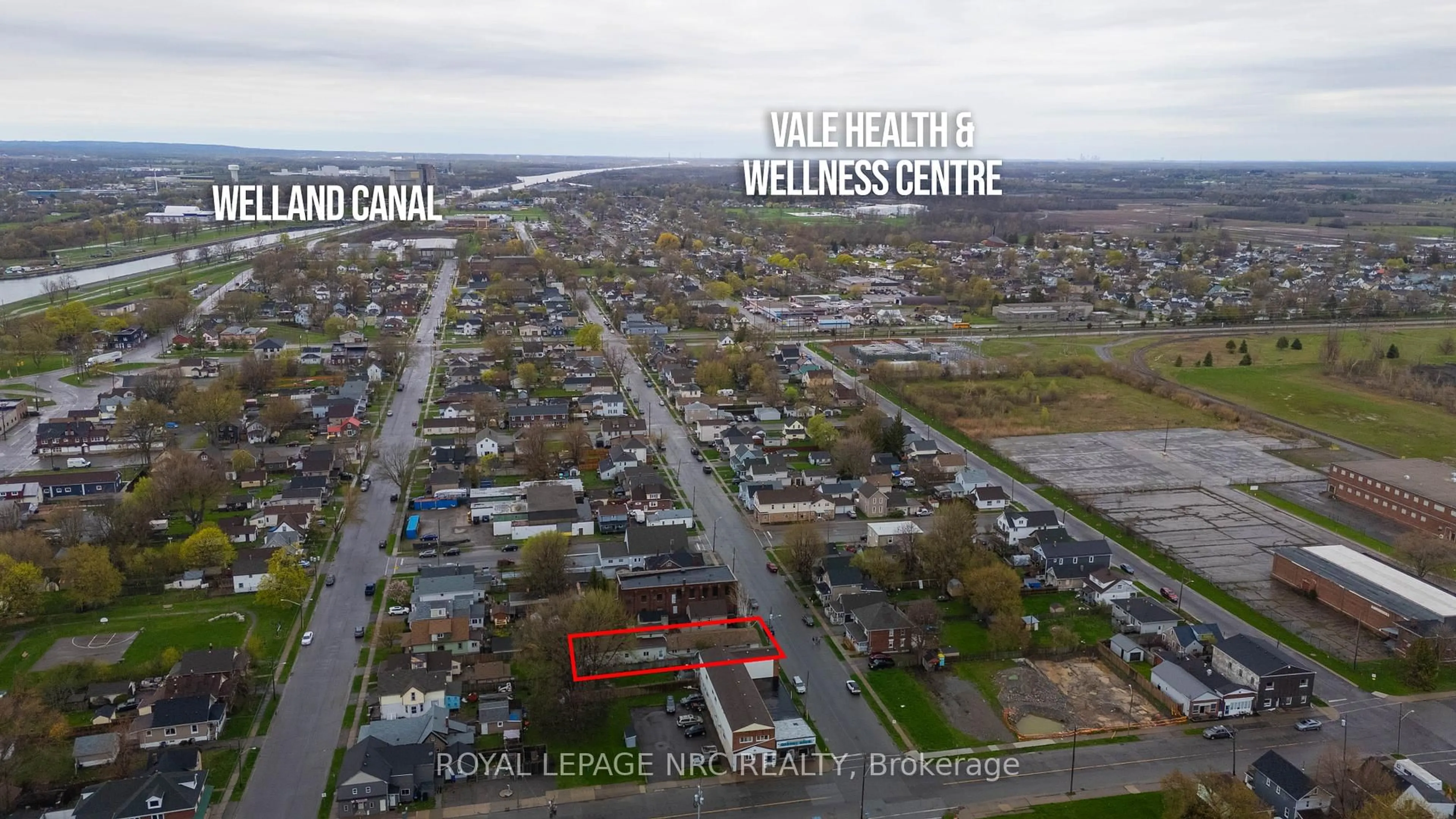 A pic from outside/outdoor area/front of a property/back of a property/a pic from drone, street for 166 Mitchell St, Port Colborne Ontario L3K 1Y1