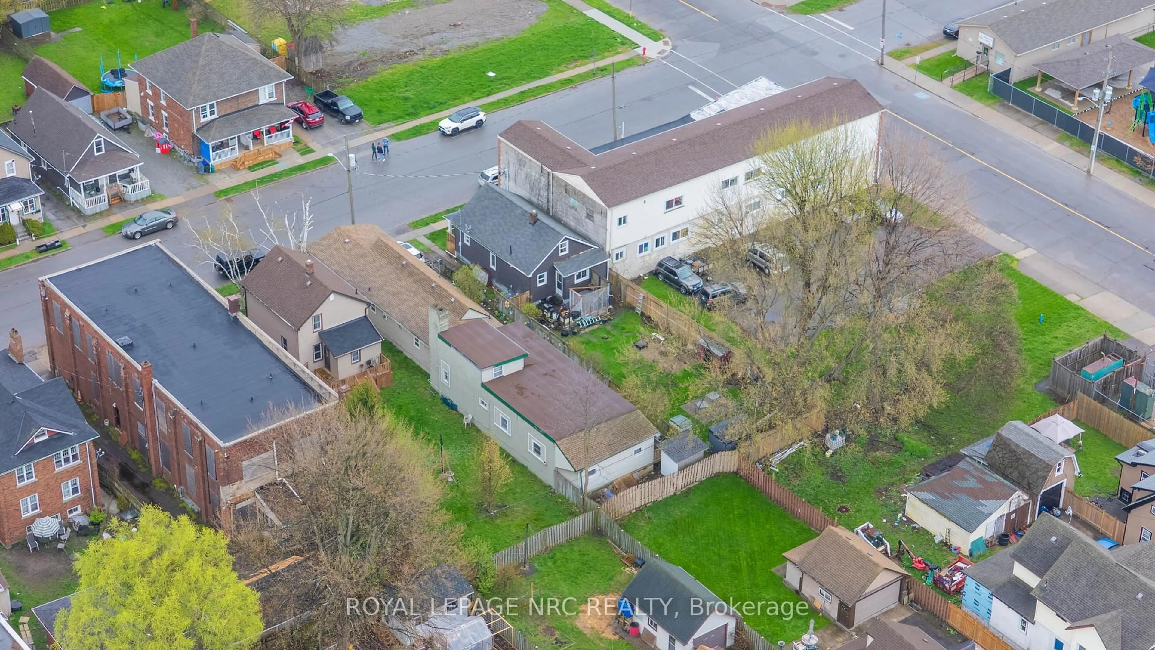 A pic from outside/outdoor area/front of a property/back of a property/a pic from drone, street for 166 Mitchell St, Port Colborne Ontario L3K 1Y1