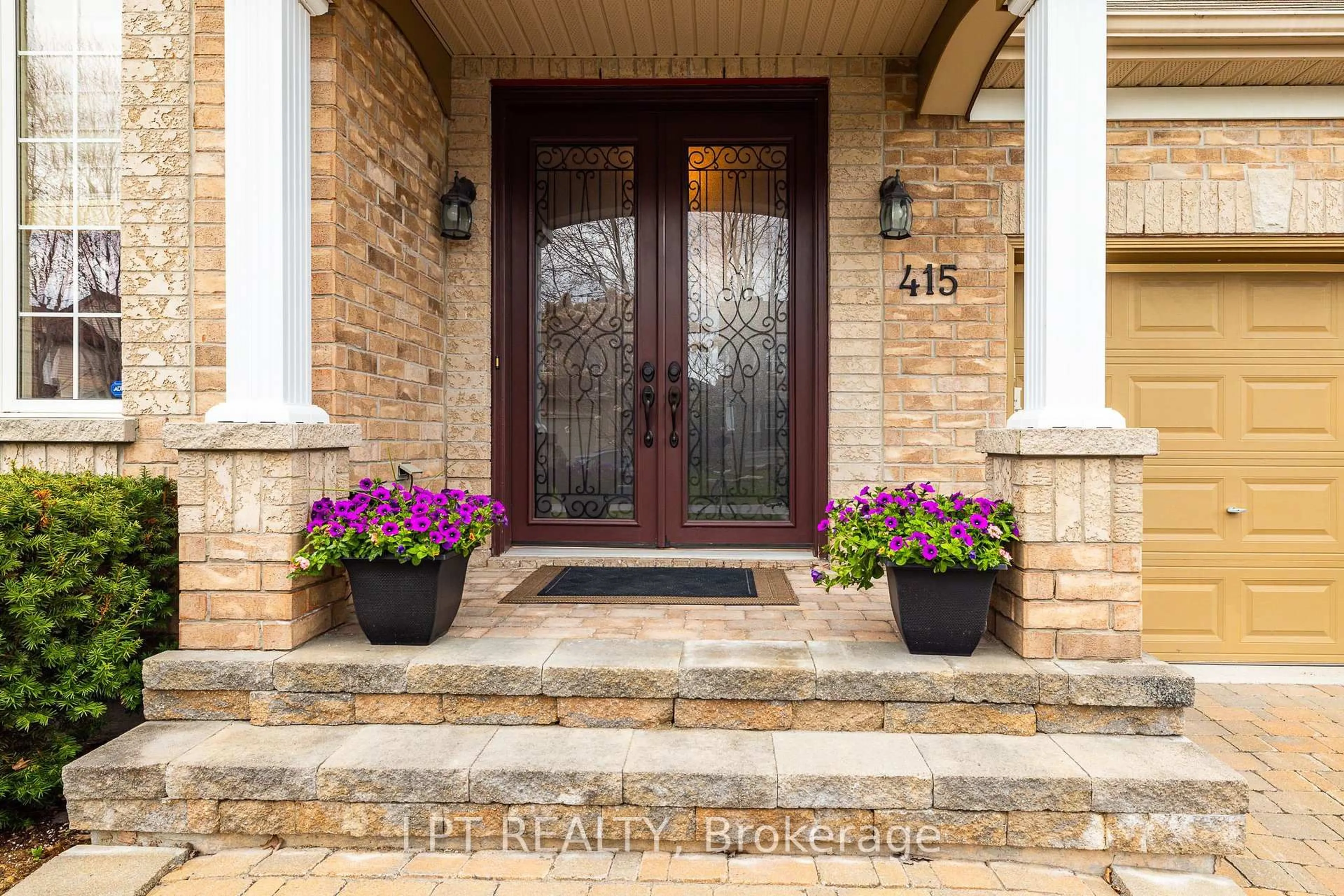 Indoor entryway for 415 Landswood Way, Ottawa Ontario K2S 0A3