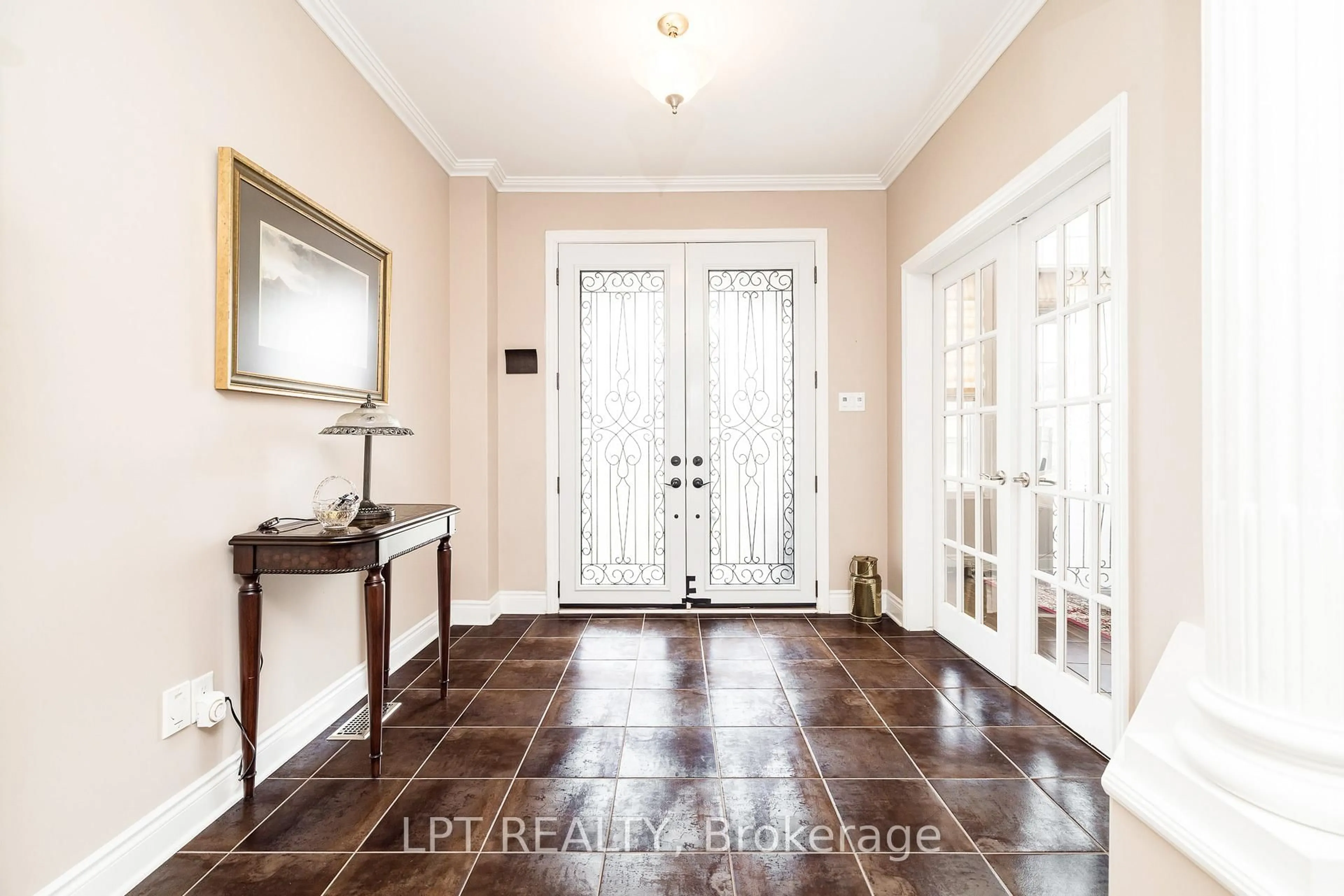 Indoor entryway for 415 Landswood Way, Ottawa Ontario K2S 0A3