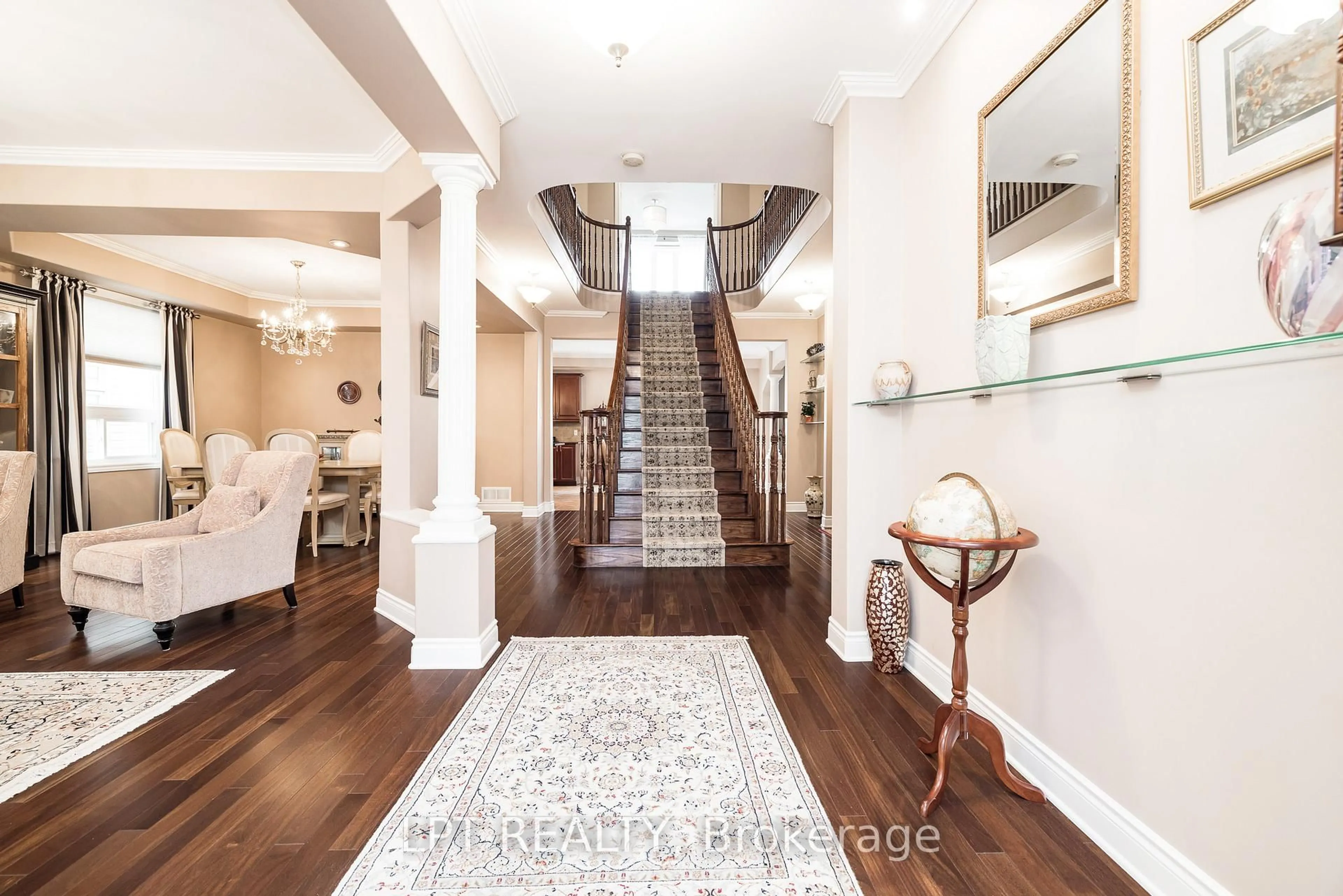 Indoor foyer for 415 Landswood Way, Ottawa Ontario K2S 0A3