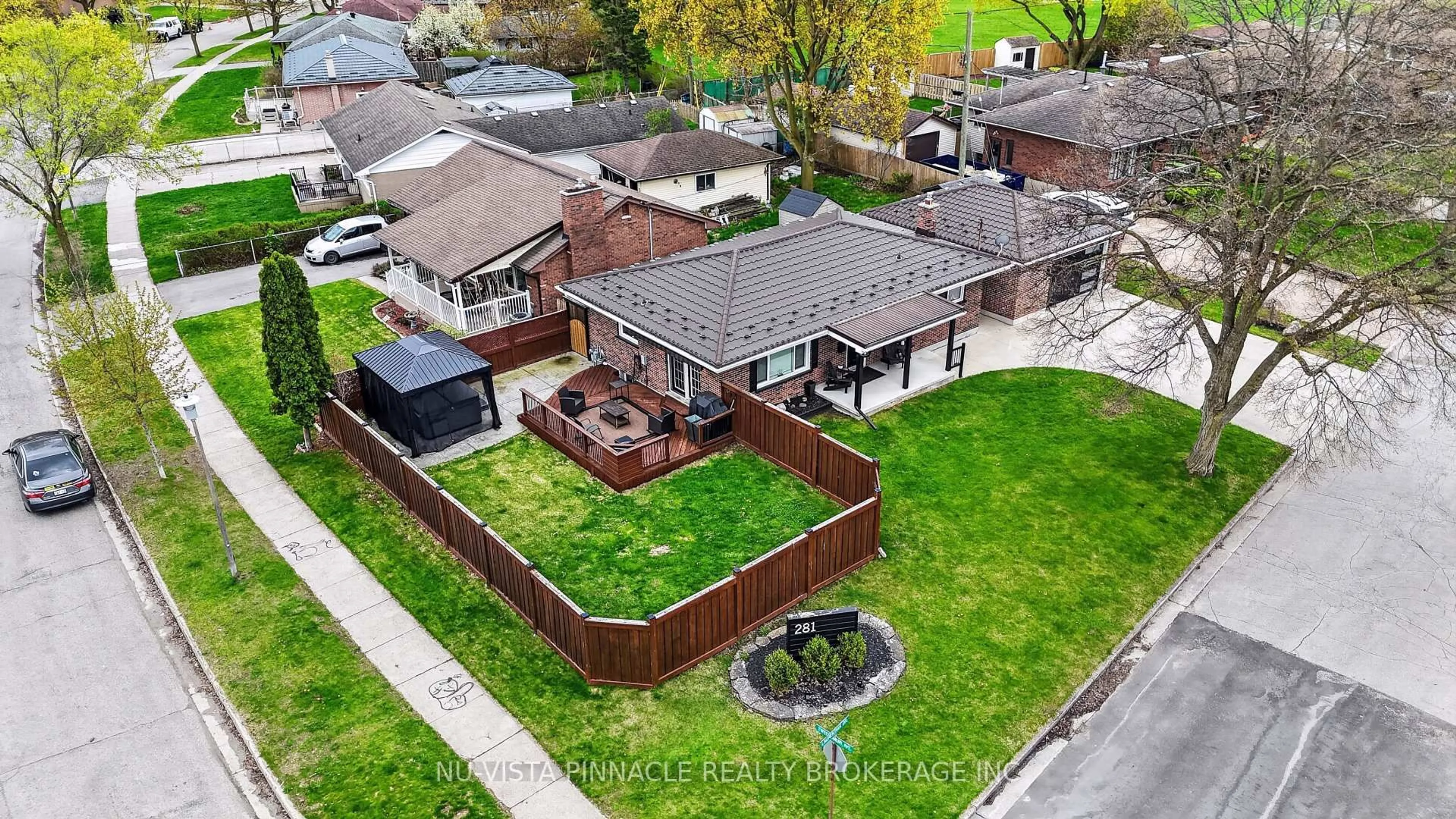 A pic from outside/outdoor area/front of a property/back of a property/a pic from drone, street for 281 Tweedsmuir Ave, London East Ontario N5W 1L5