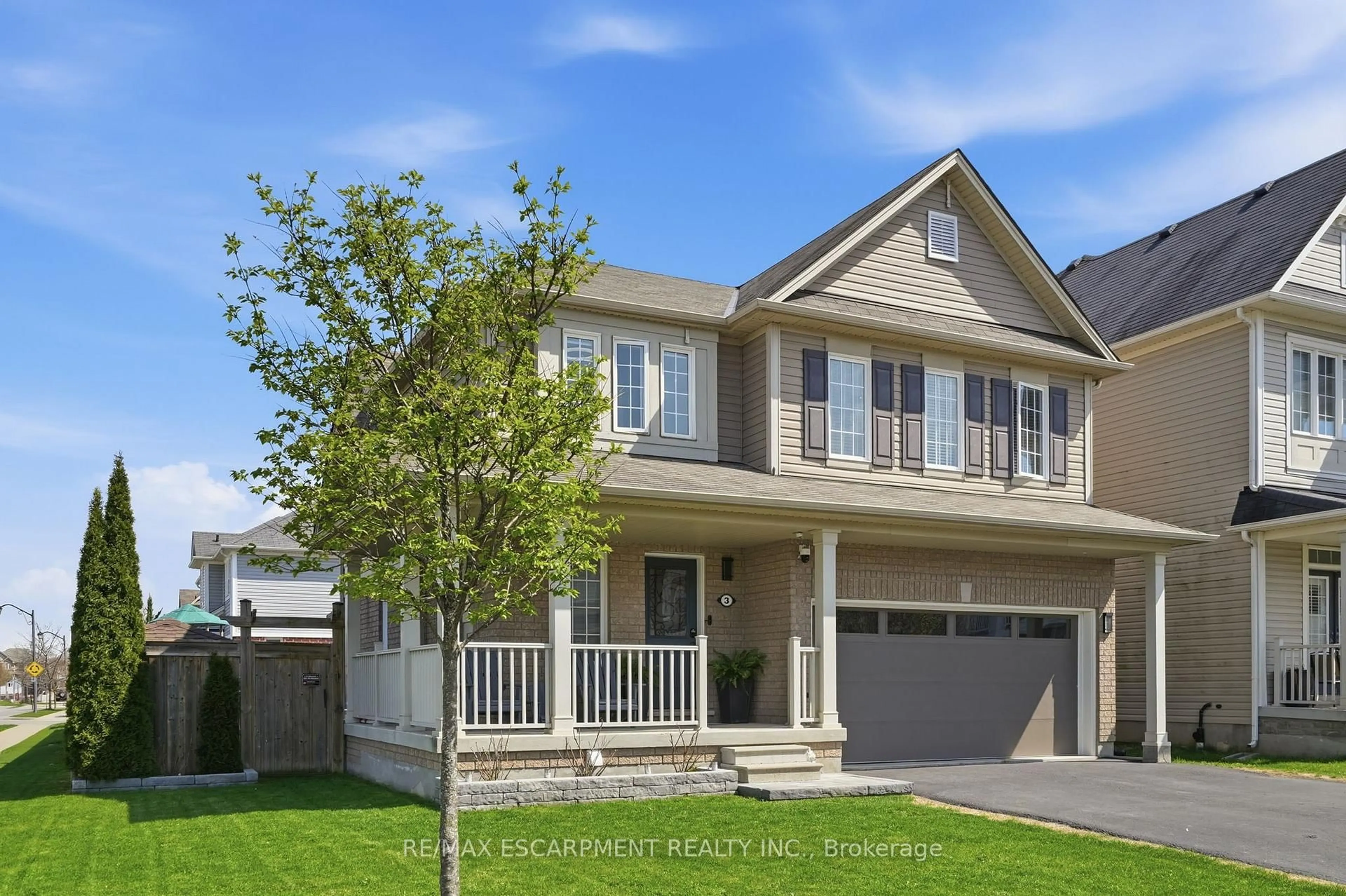 Home with vinyl exterior material, street for 3 Cleghorn Dr, Hamilton Ontario L0R 1C0