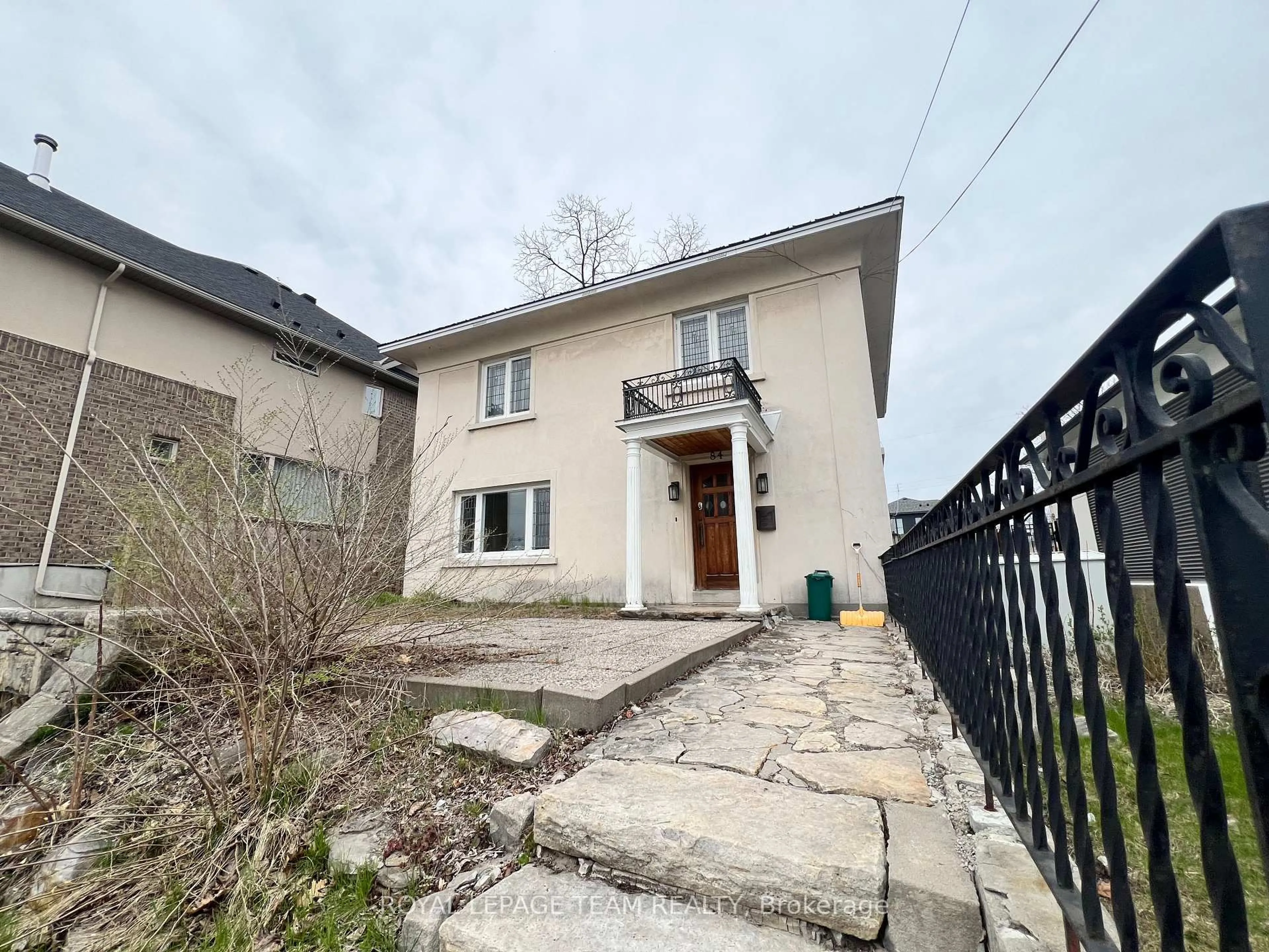 A pic from outside/outdoor area/front of a property/back of a property/a pic from drone, street for 84 Riverdale Ave, Ottawa Ontario K1S 1R2
