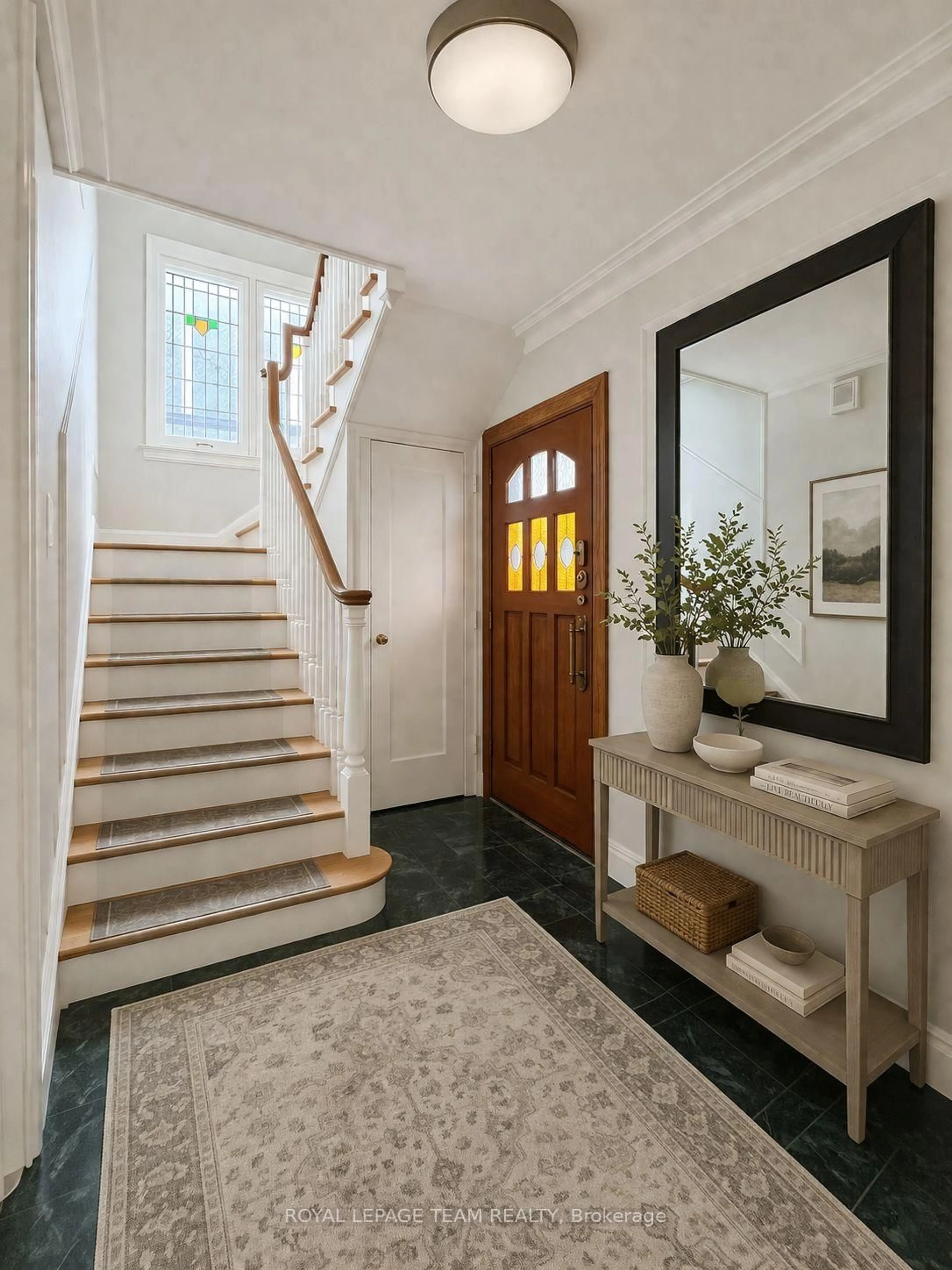Indoor entryway for 84 Riverdale Ave, Ottawa Ontario K1S 1R2