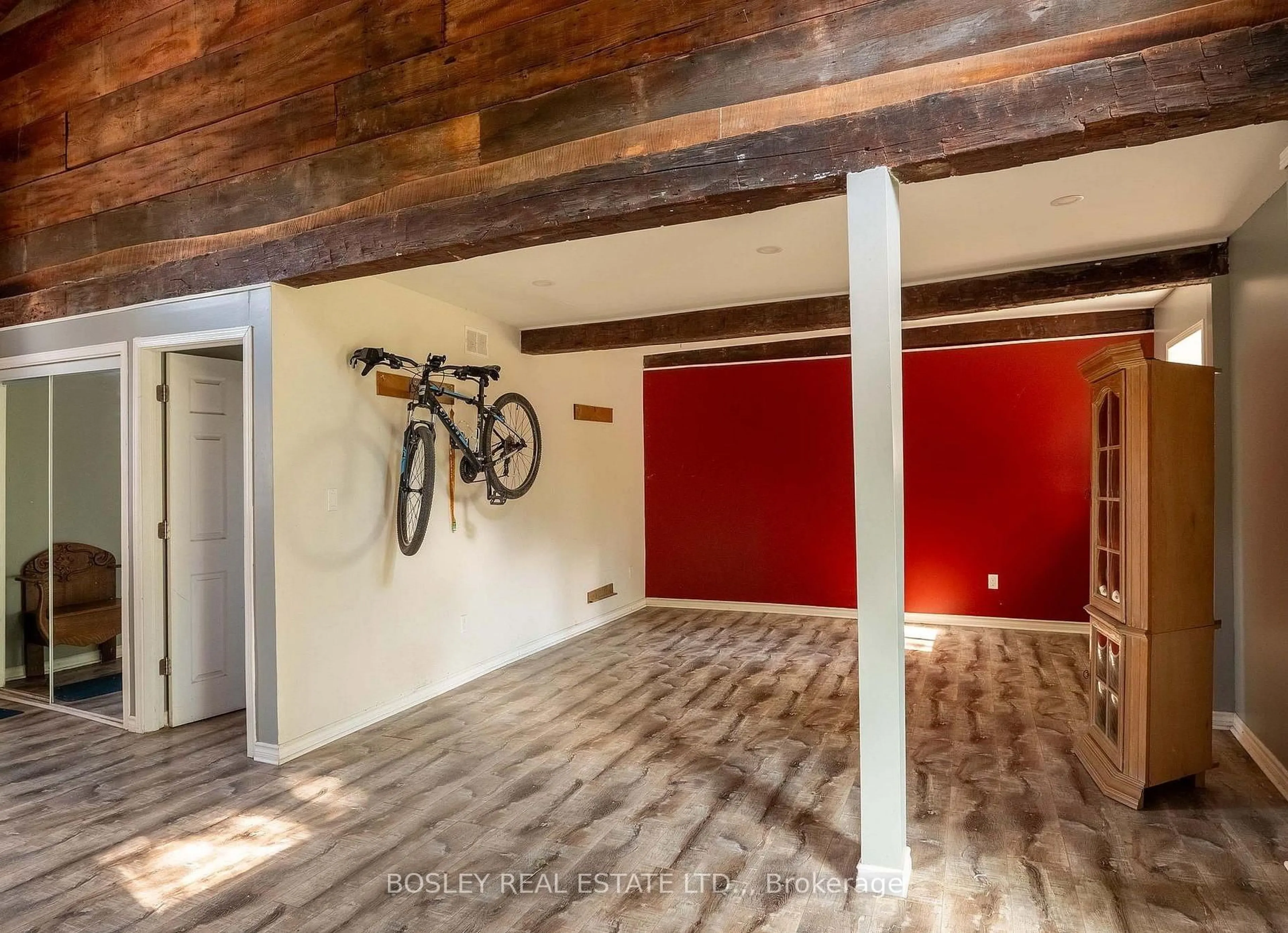 Indoor garage for 5080 Sherkston Rd, Port Colborne Ontario L0S 1R0